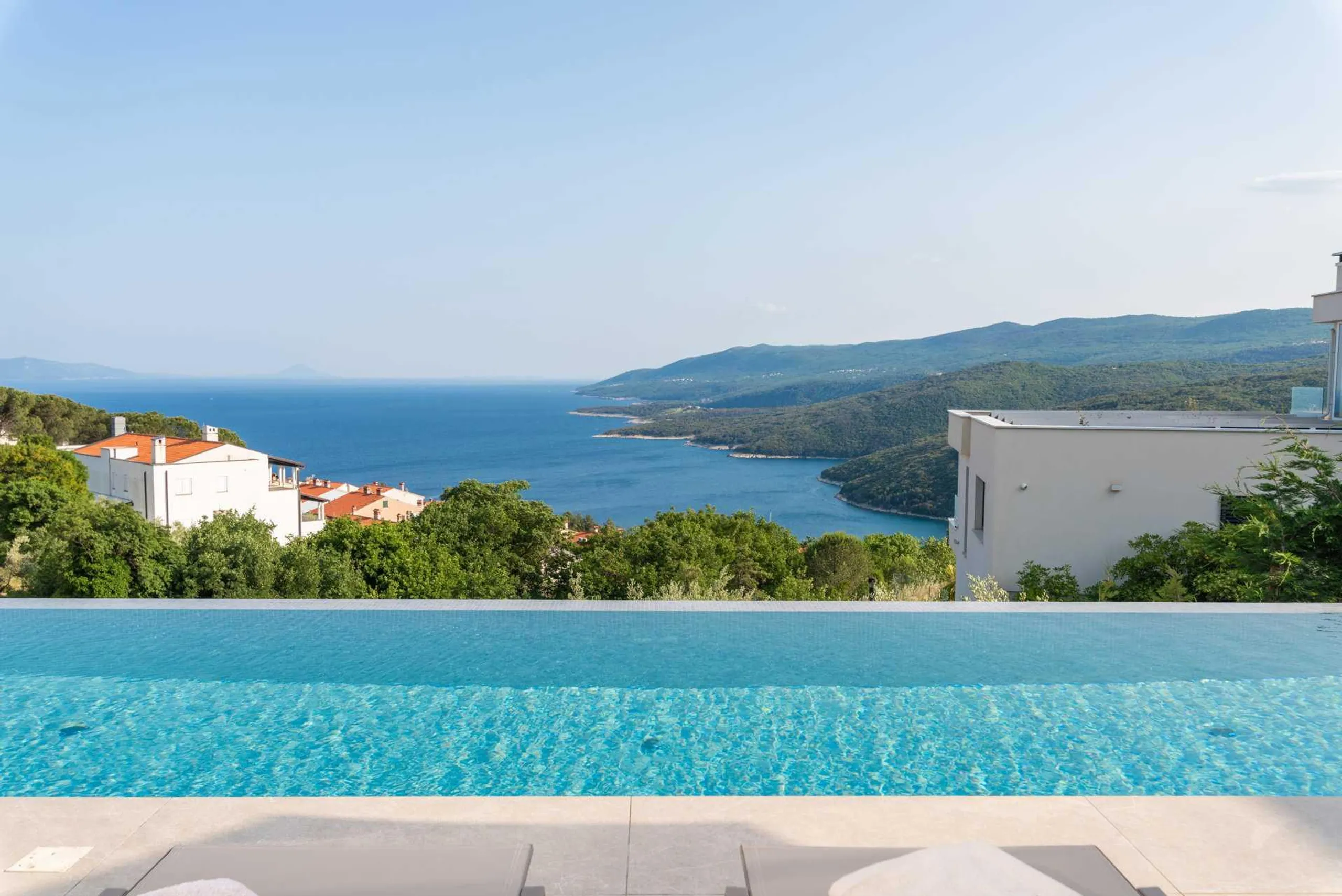 Majestic Elegant Villa with Pool and Panoramic View of the Sea — photograph 2