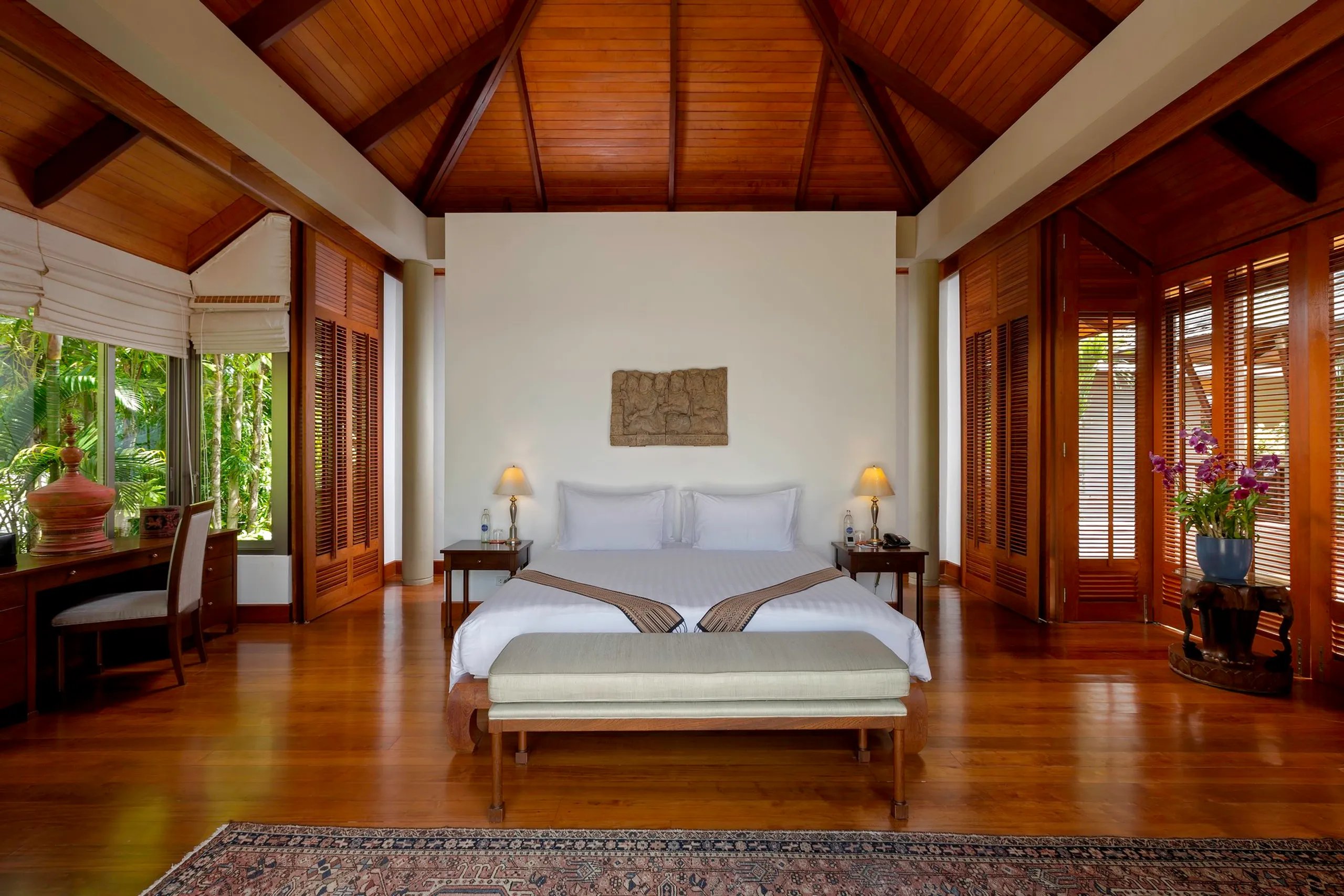 Exquisite Phuket Villa with Invigorating Pool — photograph 7