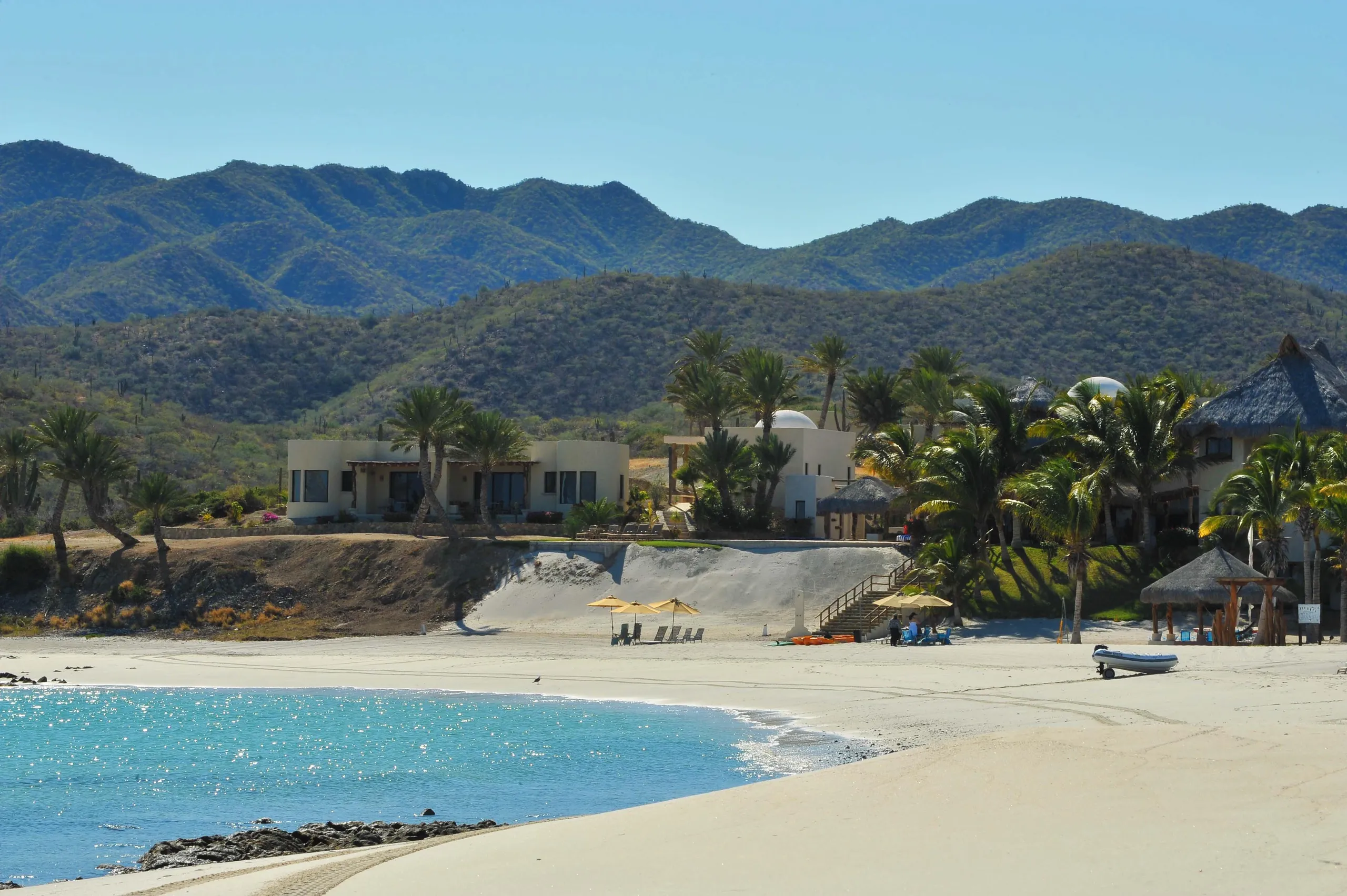 Charming Beachfront La Paz Luxury Villa with Pool, Large Palapa and Ocean Views — photograph 7