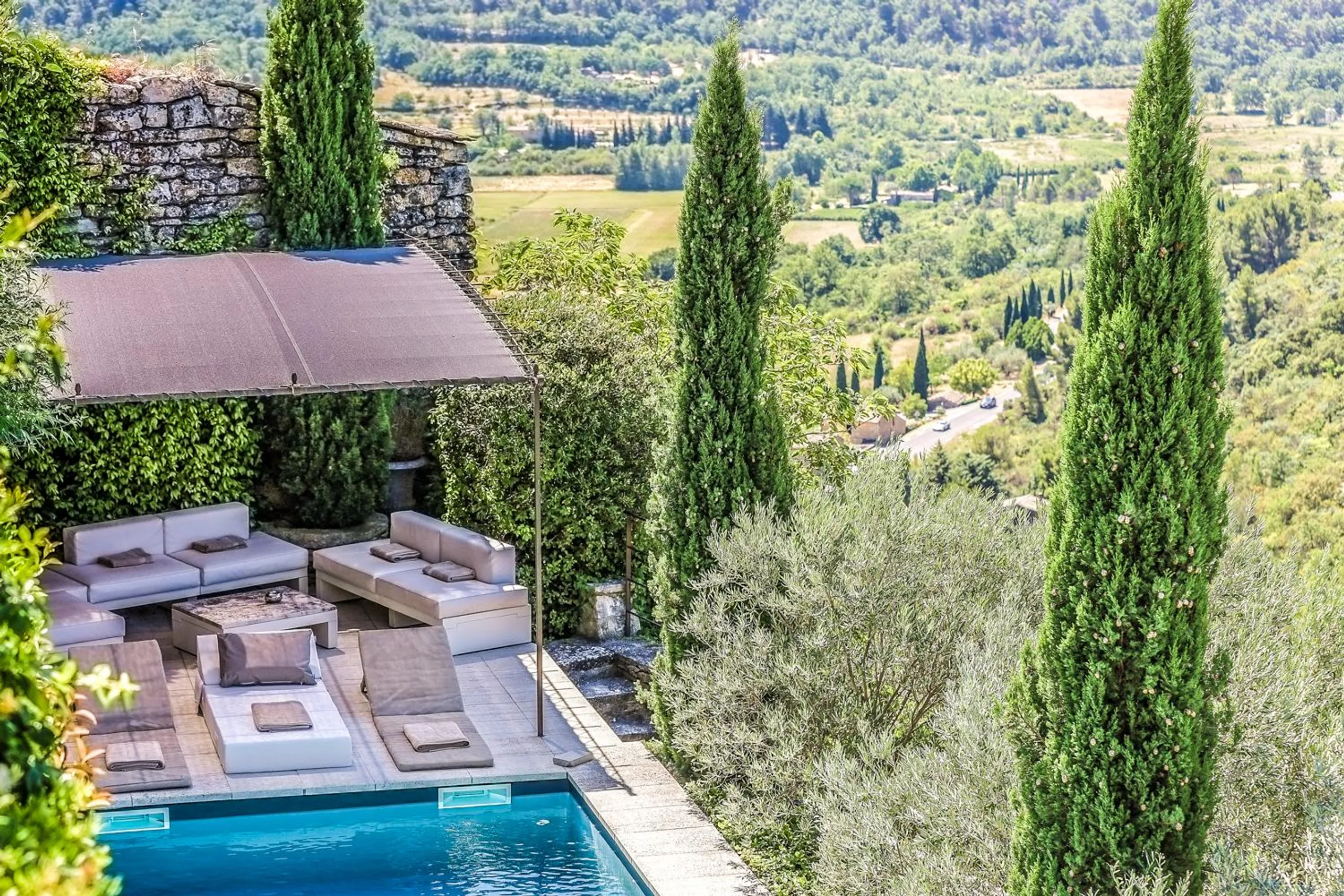 Enchanting Provençal Villa with Pool, Terraced Gardens, and Panoramic Valley Views — photograph 3