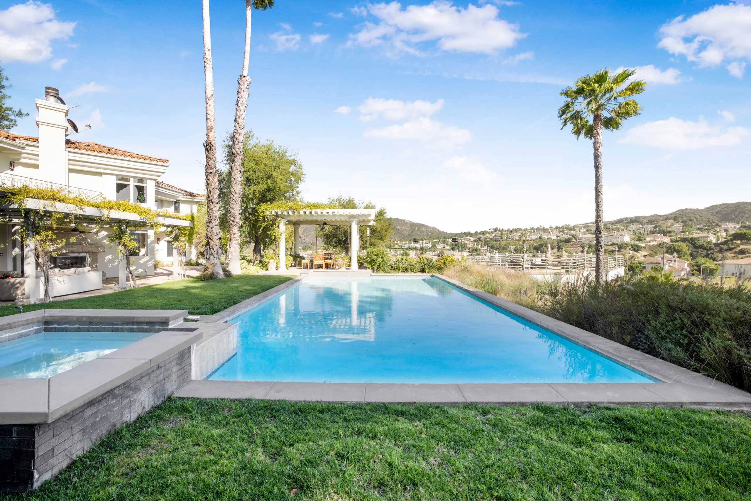 Tarzana Hillside Estate with Private Pool and 180° Valley Views — photograph 3