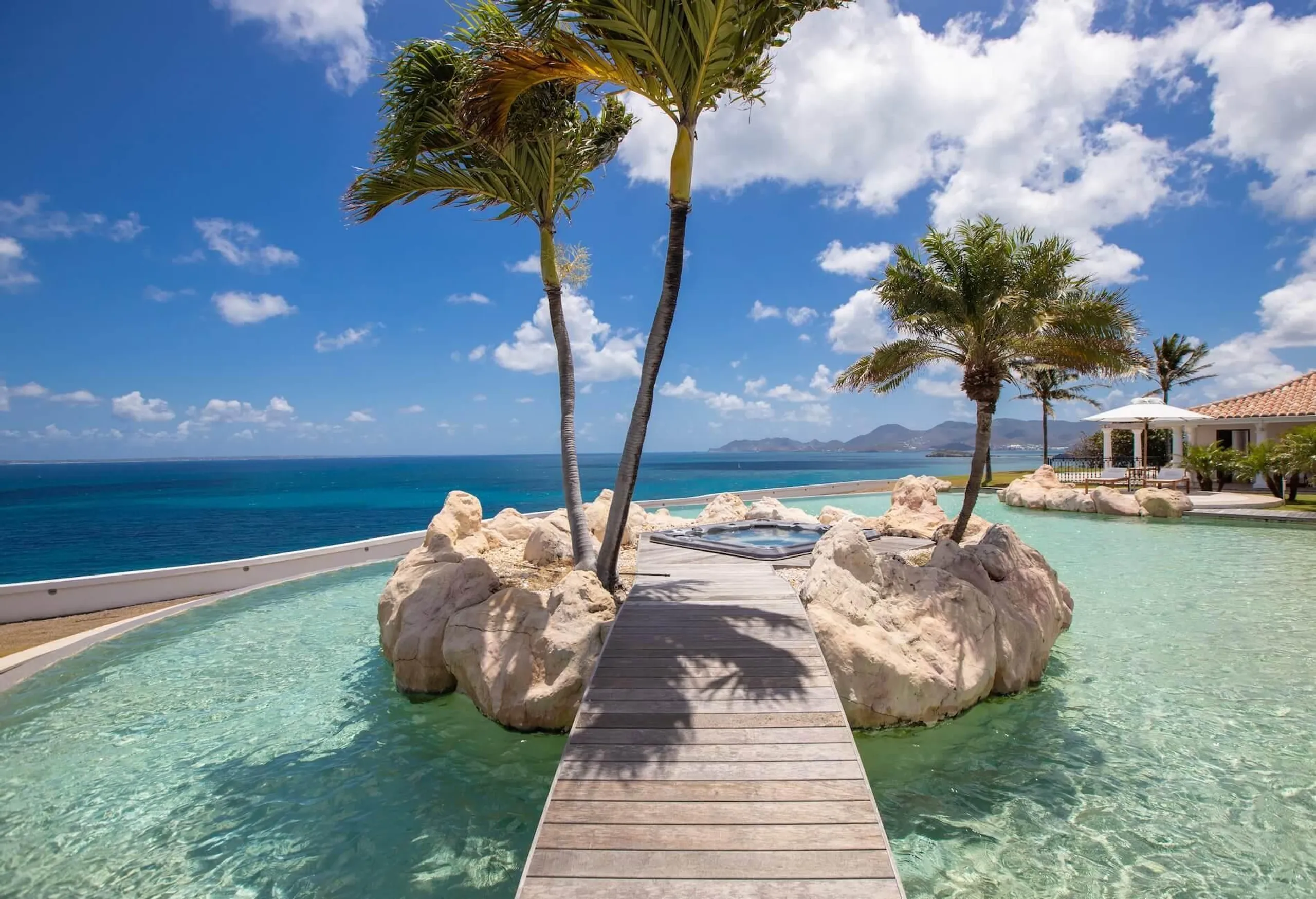 French Caribbean Style Grand Estate with Beautiful Infinity Pool and Ocean Views — photograph 8