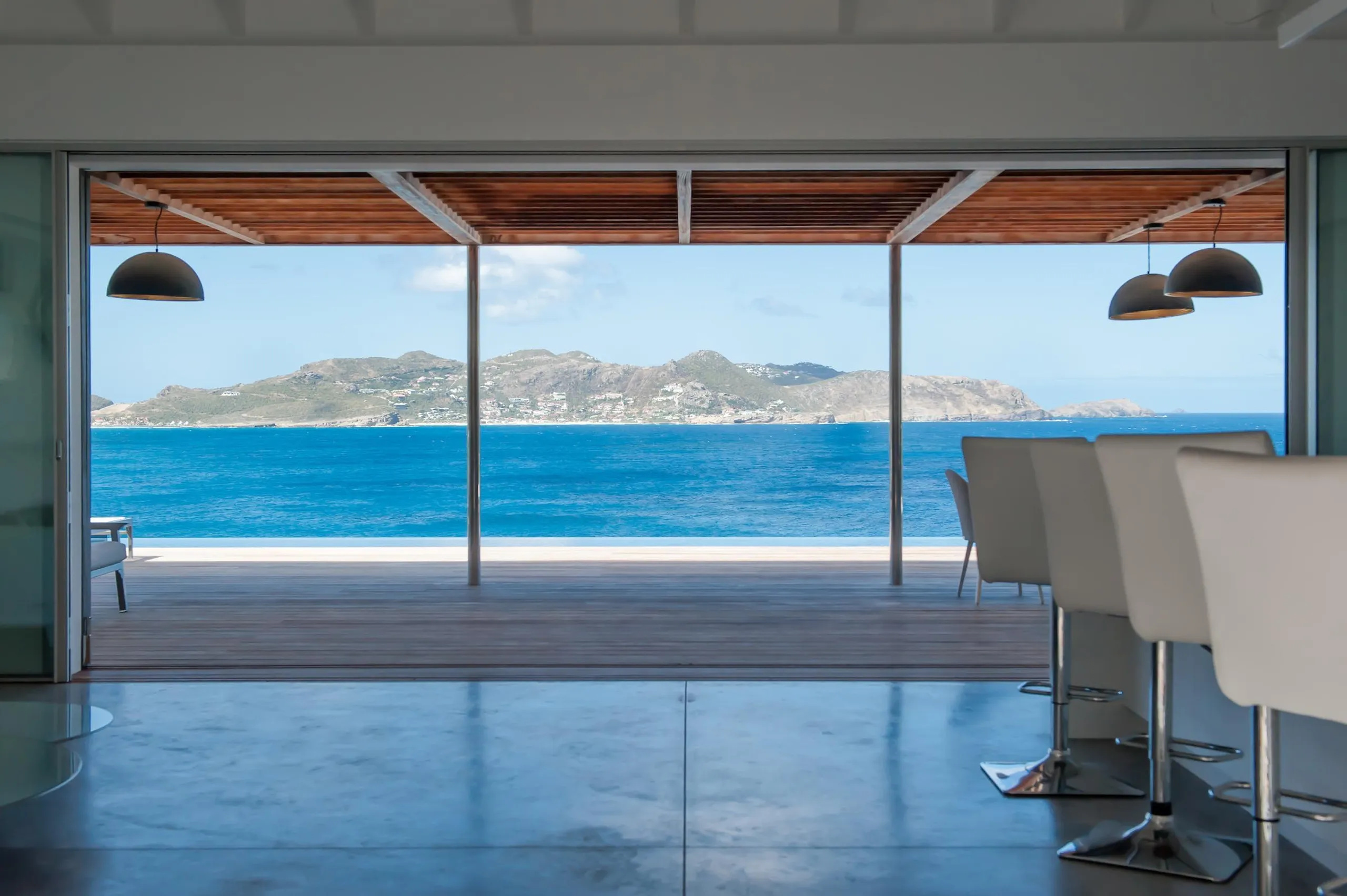 Glamorous Oceanside Villa with Infinity Pool and Zen Garden — photograph 10