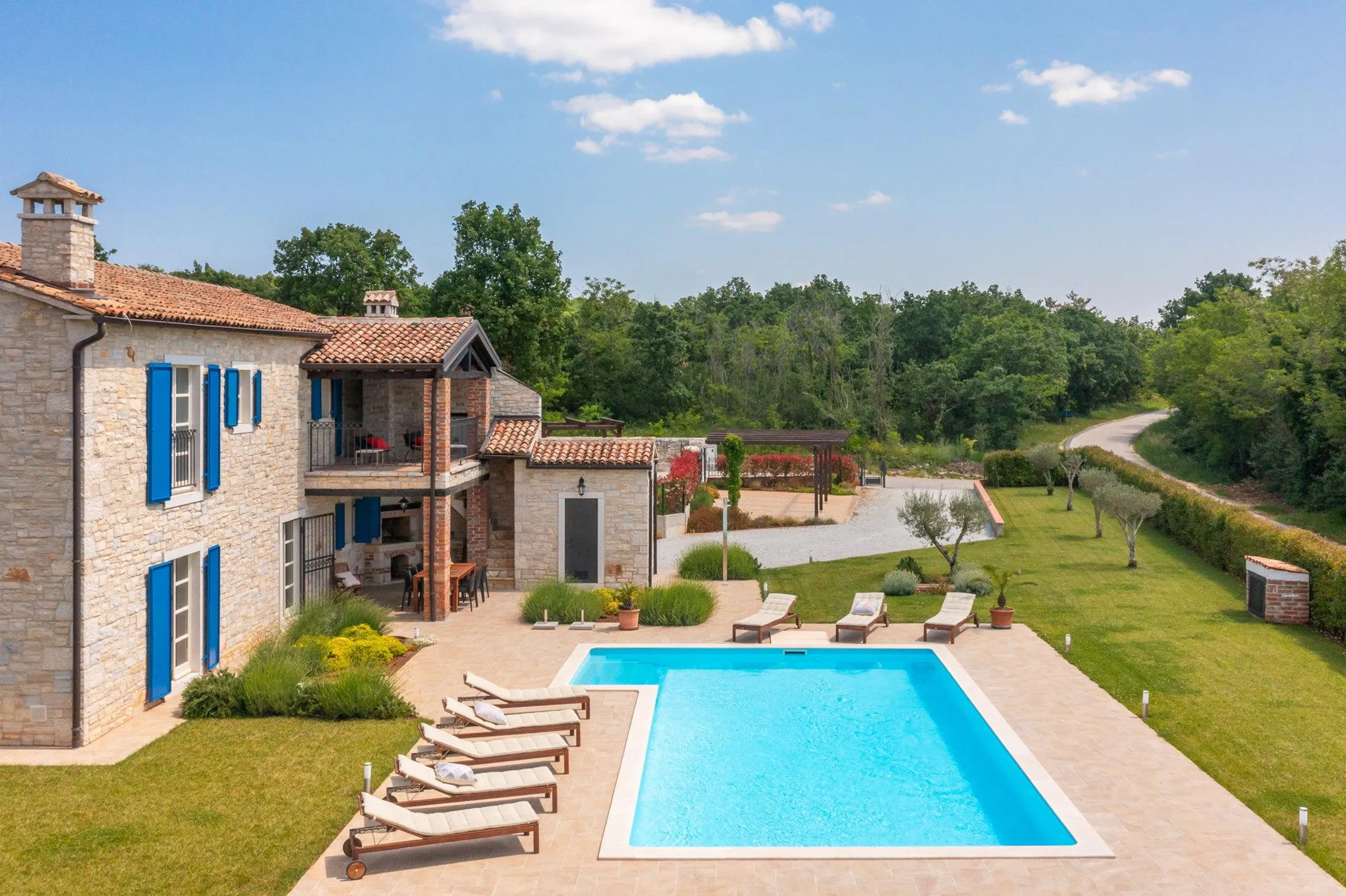 Deluxe Comfort Villa with Private Pool and Pristine Surroundings — photograph 10