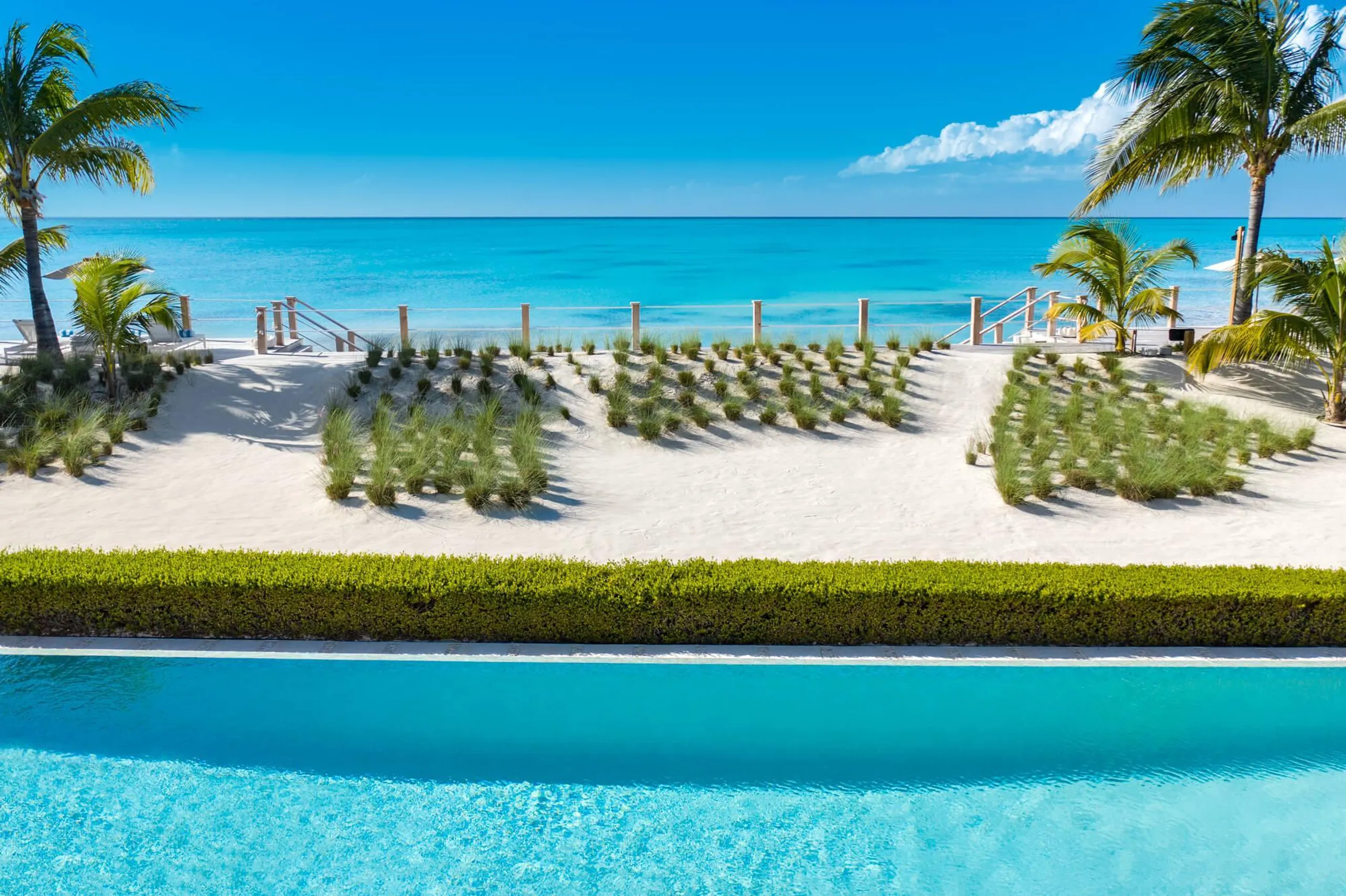 Grace Bay Delight Ultra Luxe Ocean Front Estate with Private Pool — photograph 12