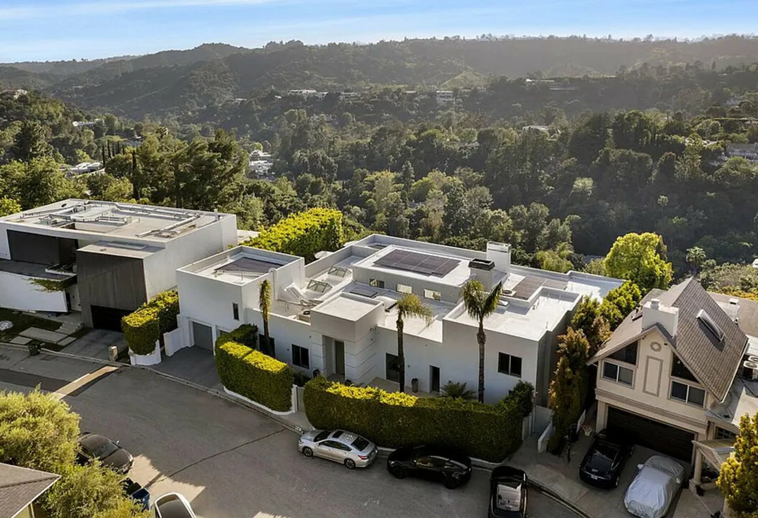 Private Beverly Hills Modern Sanctuary with Unmatched Design and Views — photograph 8