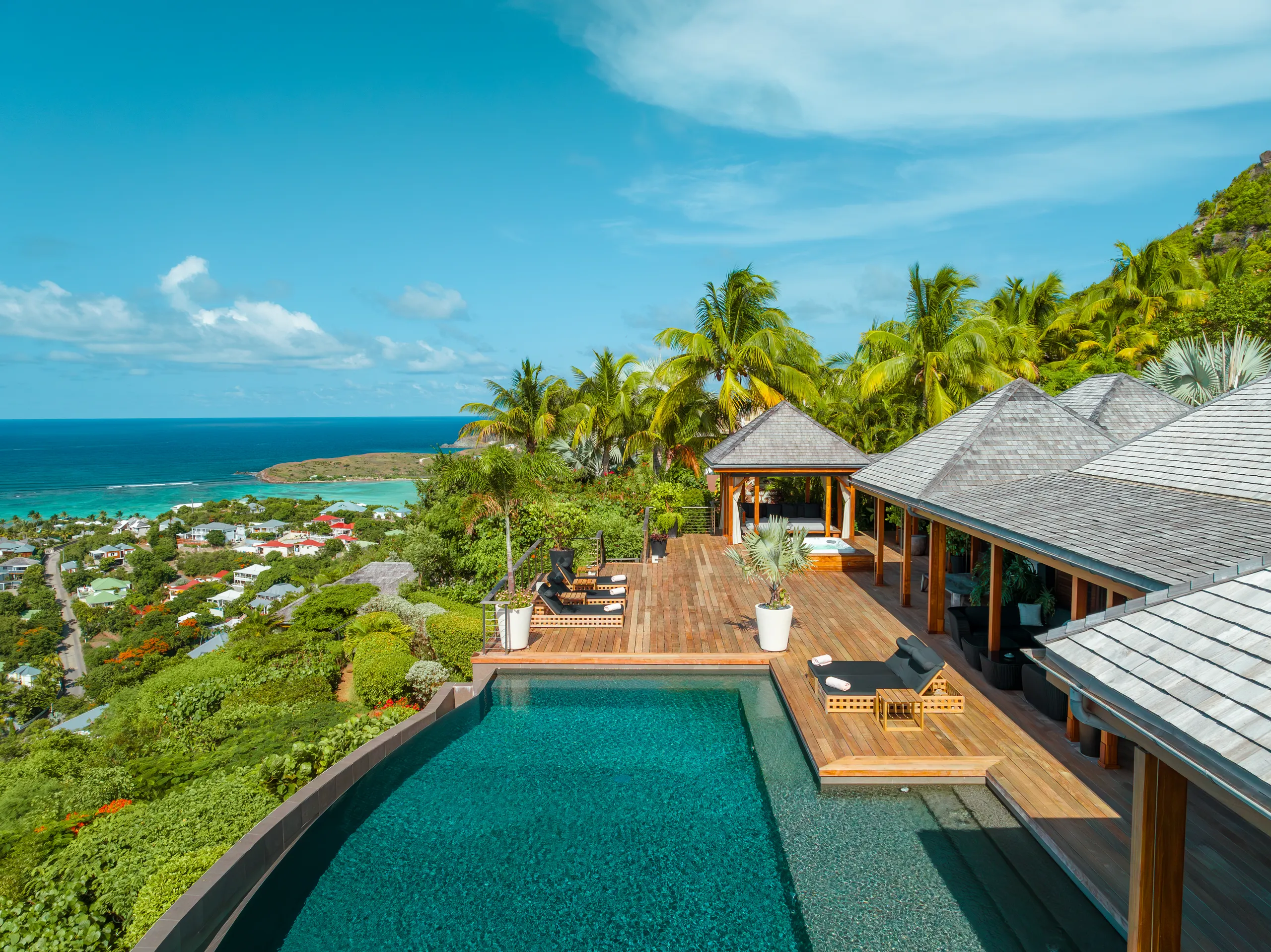 Opulent Marigot Bay Villa with Infinity Pool, Jacuzzi & Private Bungalows — photograph 4