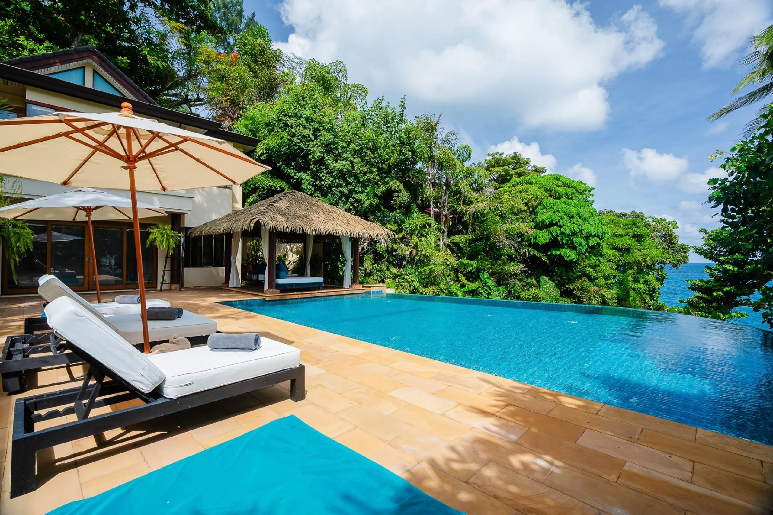 Majestic Phuket Villa with Infinity Pool — photograph 2