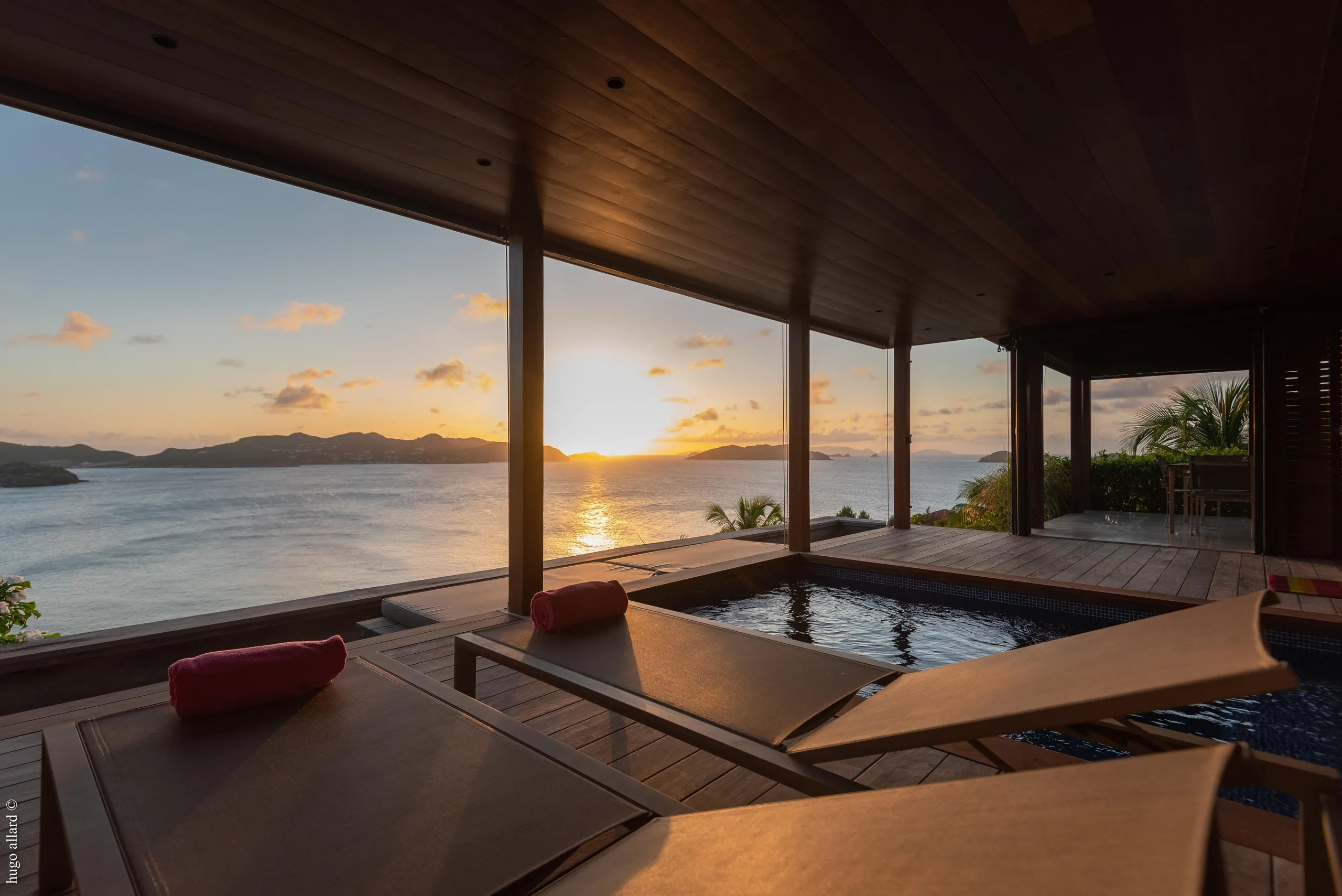 Rejuvenating Seaside Villa with Private Pool and Walks to Beach — photograph 4