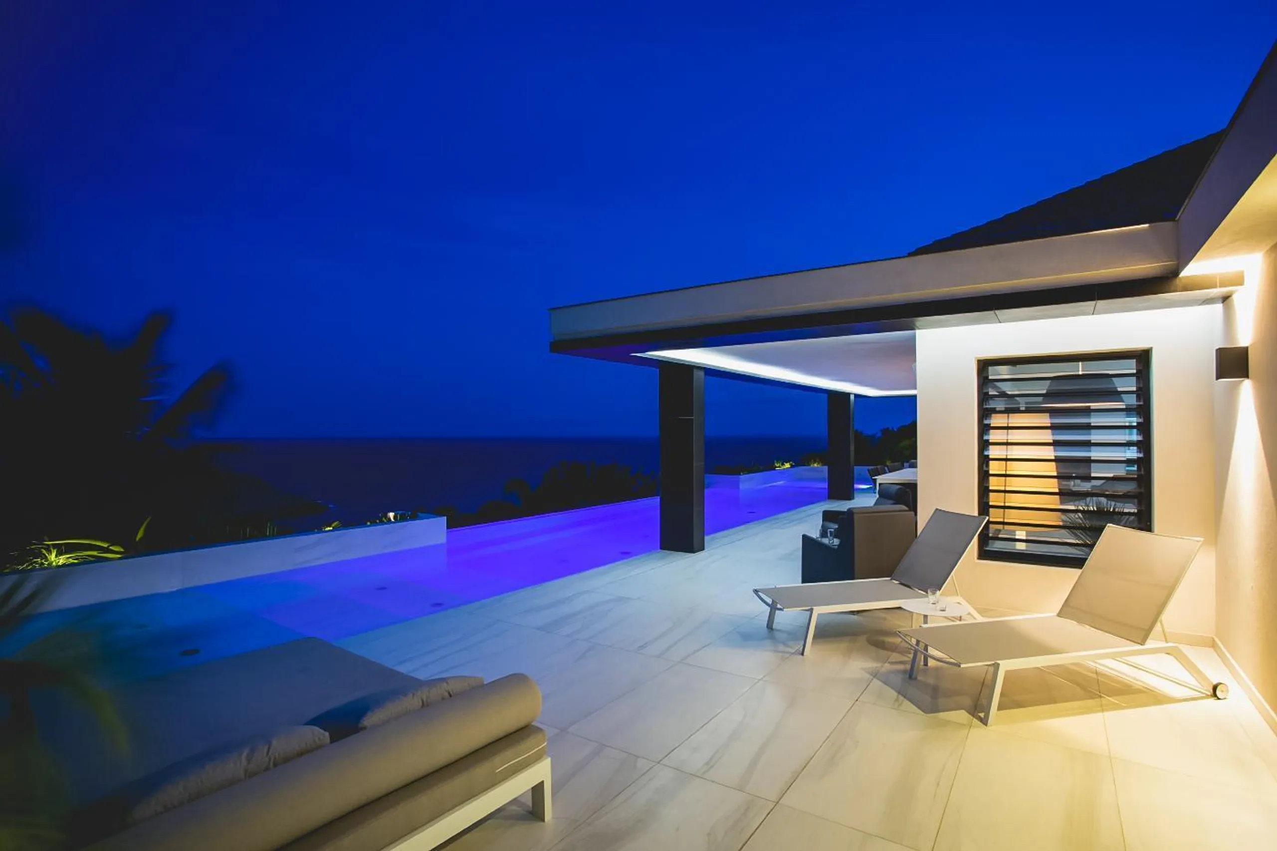 Gleaming Caribbean Villa with Private Pool and Ocean Views — photograph 8