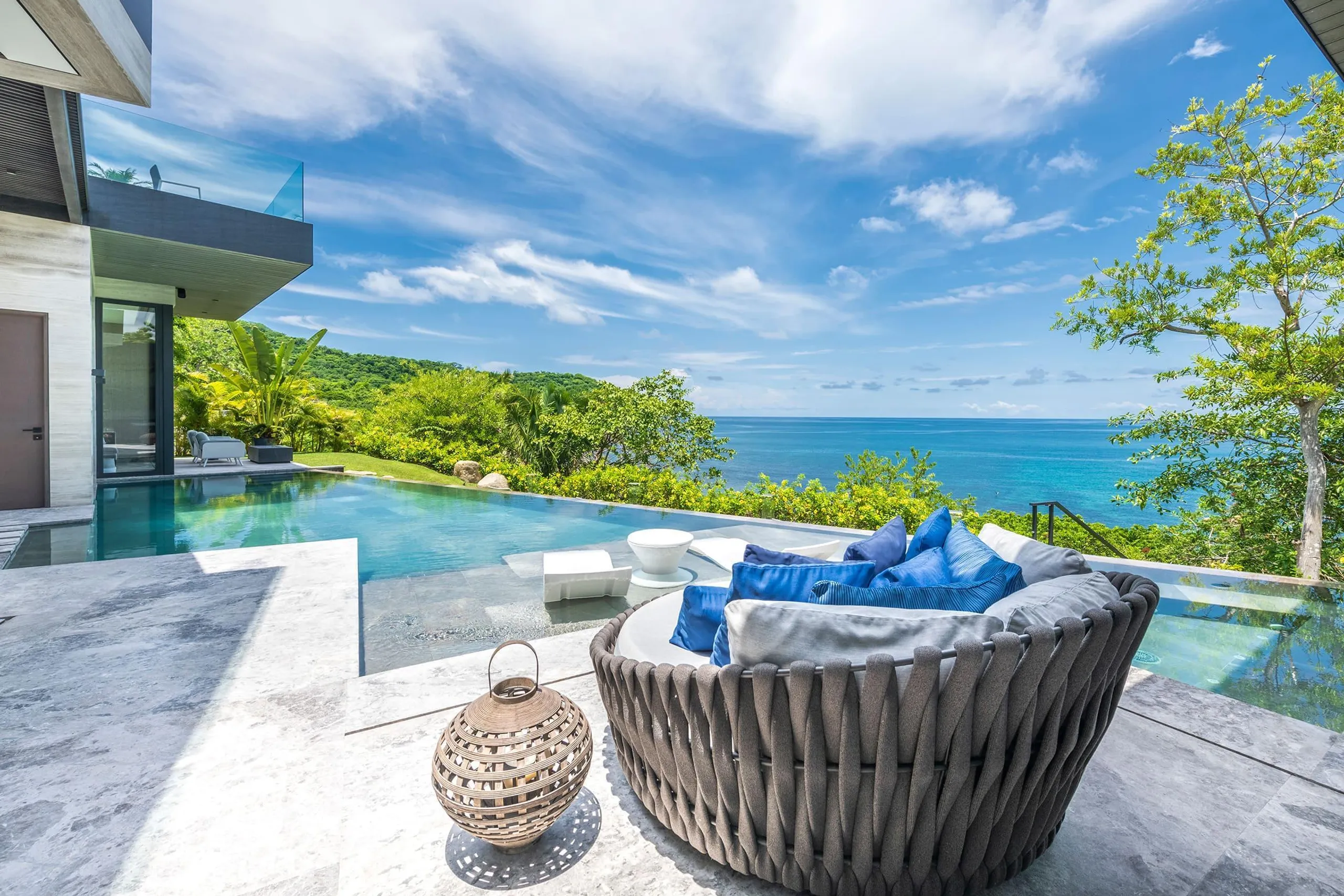 Iyari Exclusive Luxury Villa with Infinity Pool and Stunning Views — photograph 12