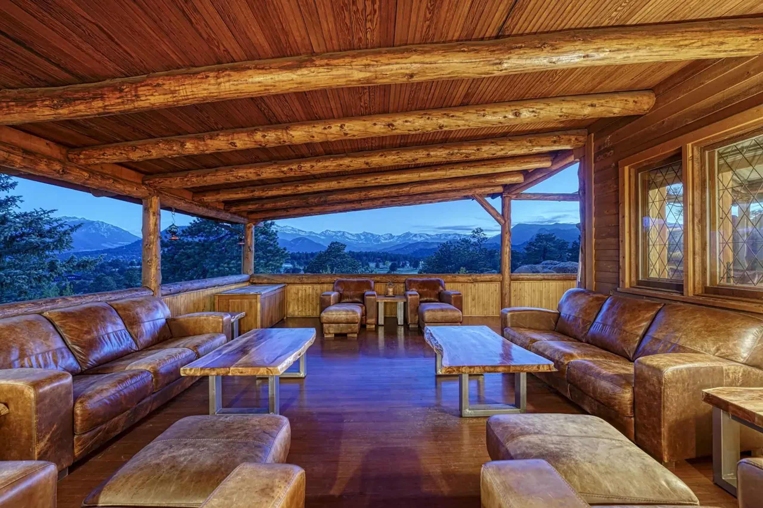 Exclusive 17-Bedroom Haven in Estes Park with Panoramic Mountain Views — photograph 9