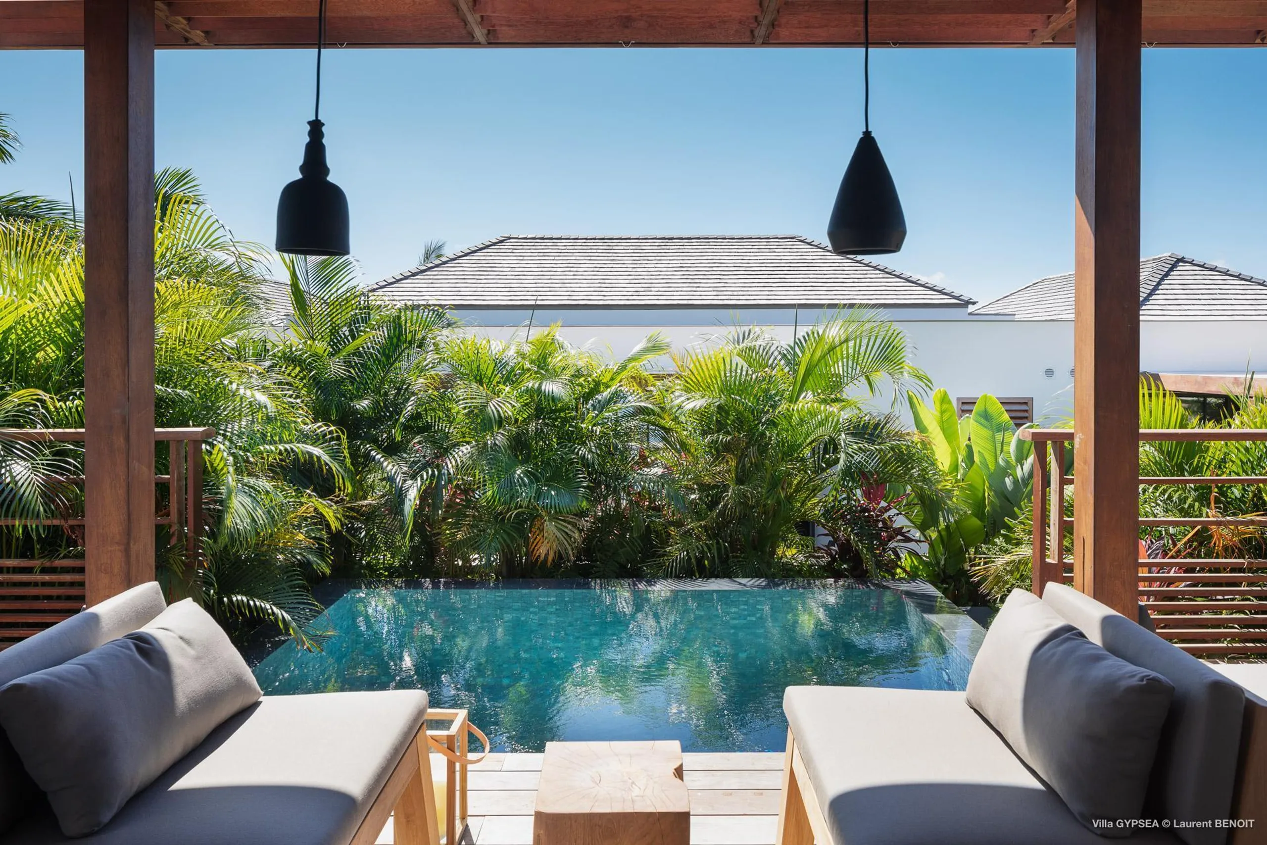 Sophisticated Seaview Estate with Infinity Pool and Sun Deck — photograph 4