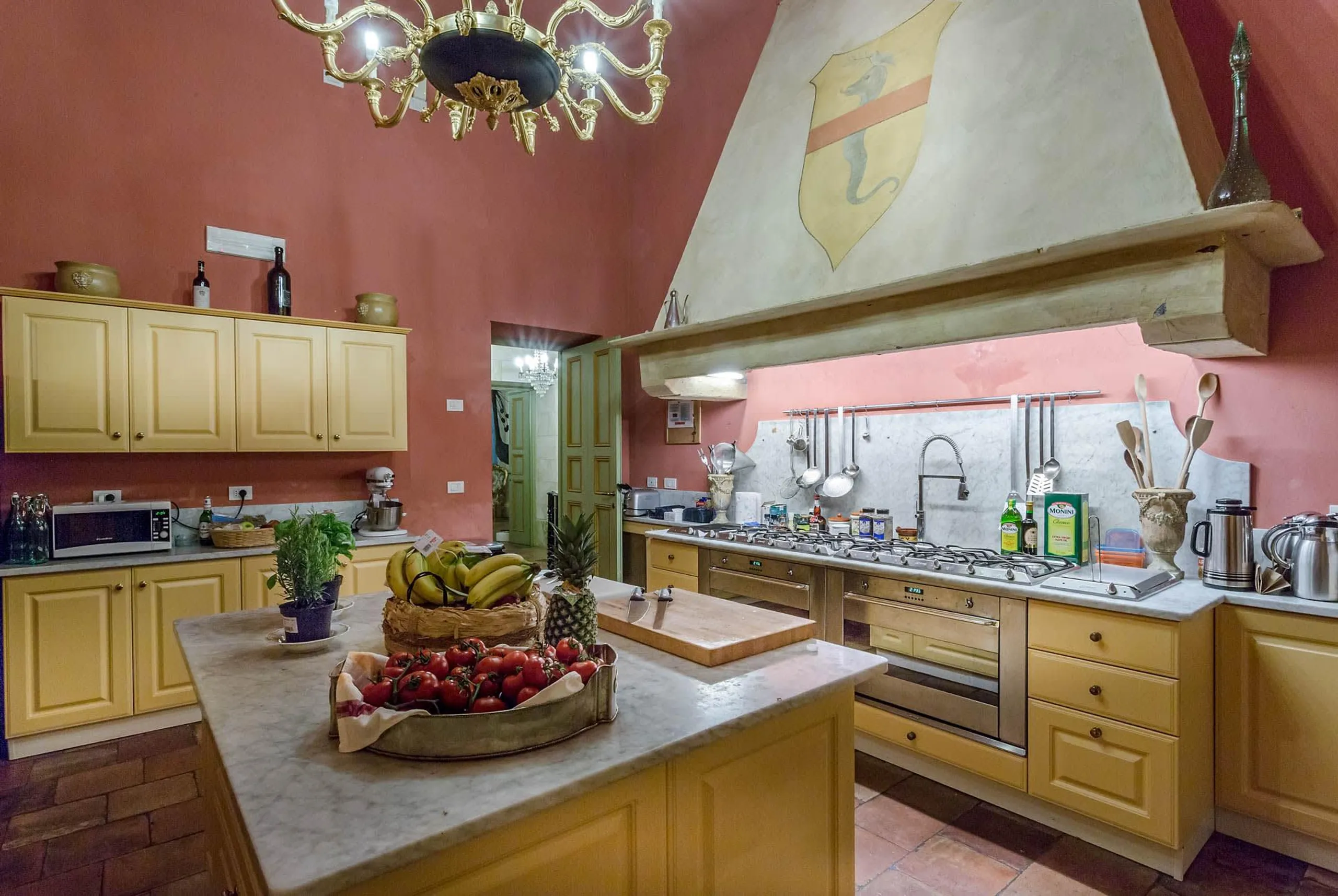Elegant Hillside Villa With Panoramic Views — photograph 11