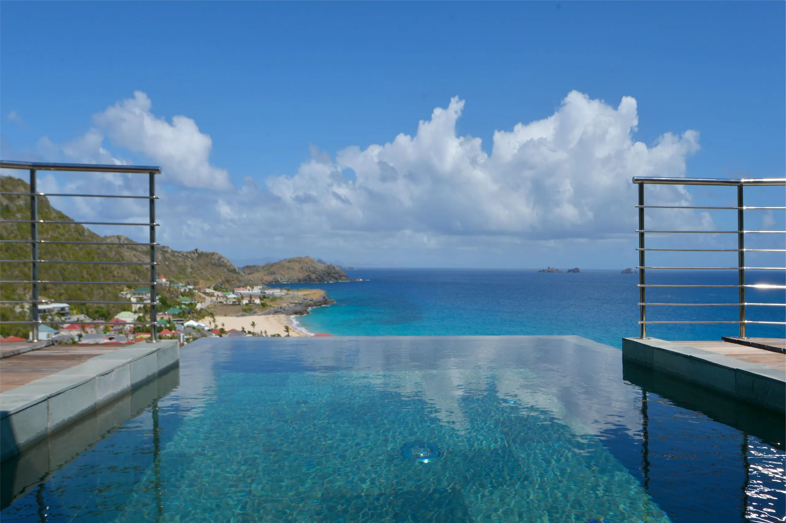 Elegant Contemporary Villa with Infinity Pool and Pristine Views of Flamands Beach — photograph 10