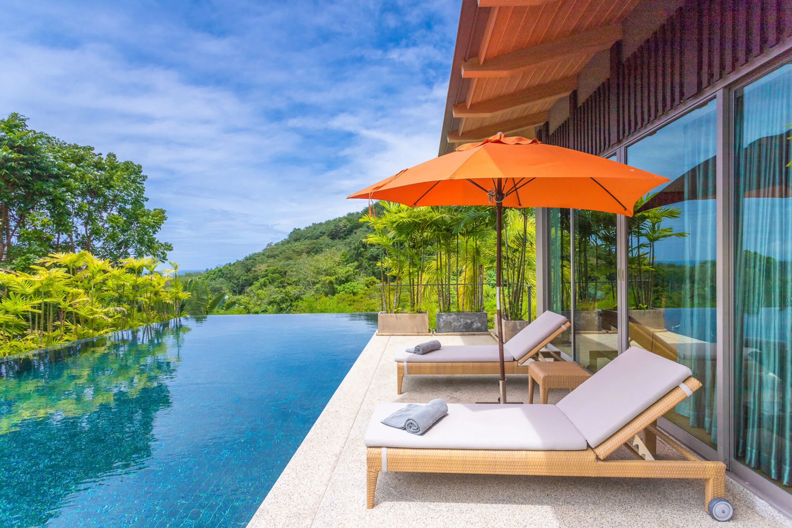 Magnificent Villa in Phuket with Private Pool and Stunning Ocean Views — photograph 5