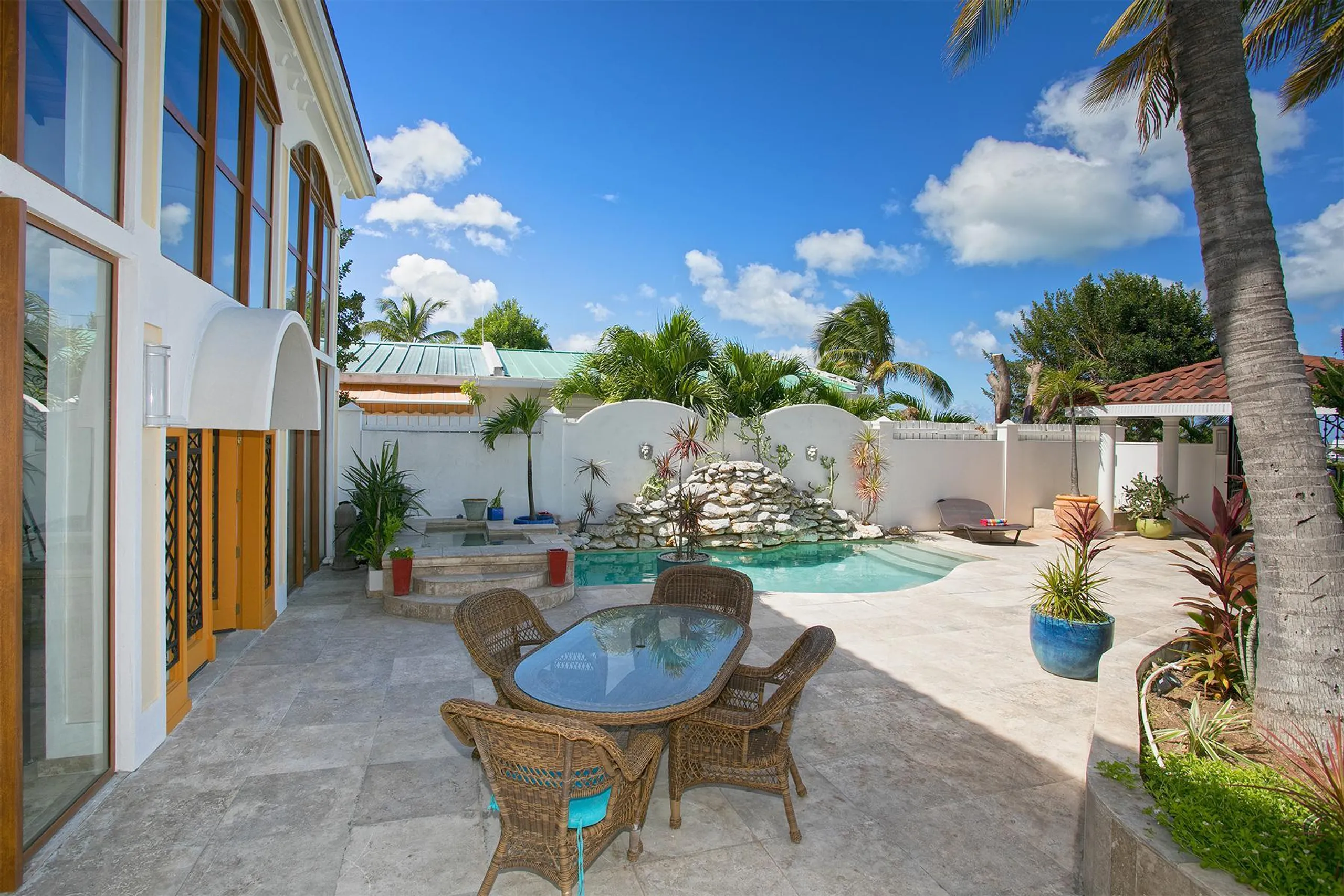 Posh Beachfront Villa with Plunge Pool on Simpson Bay — photograph 11