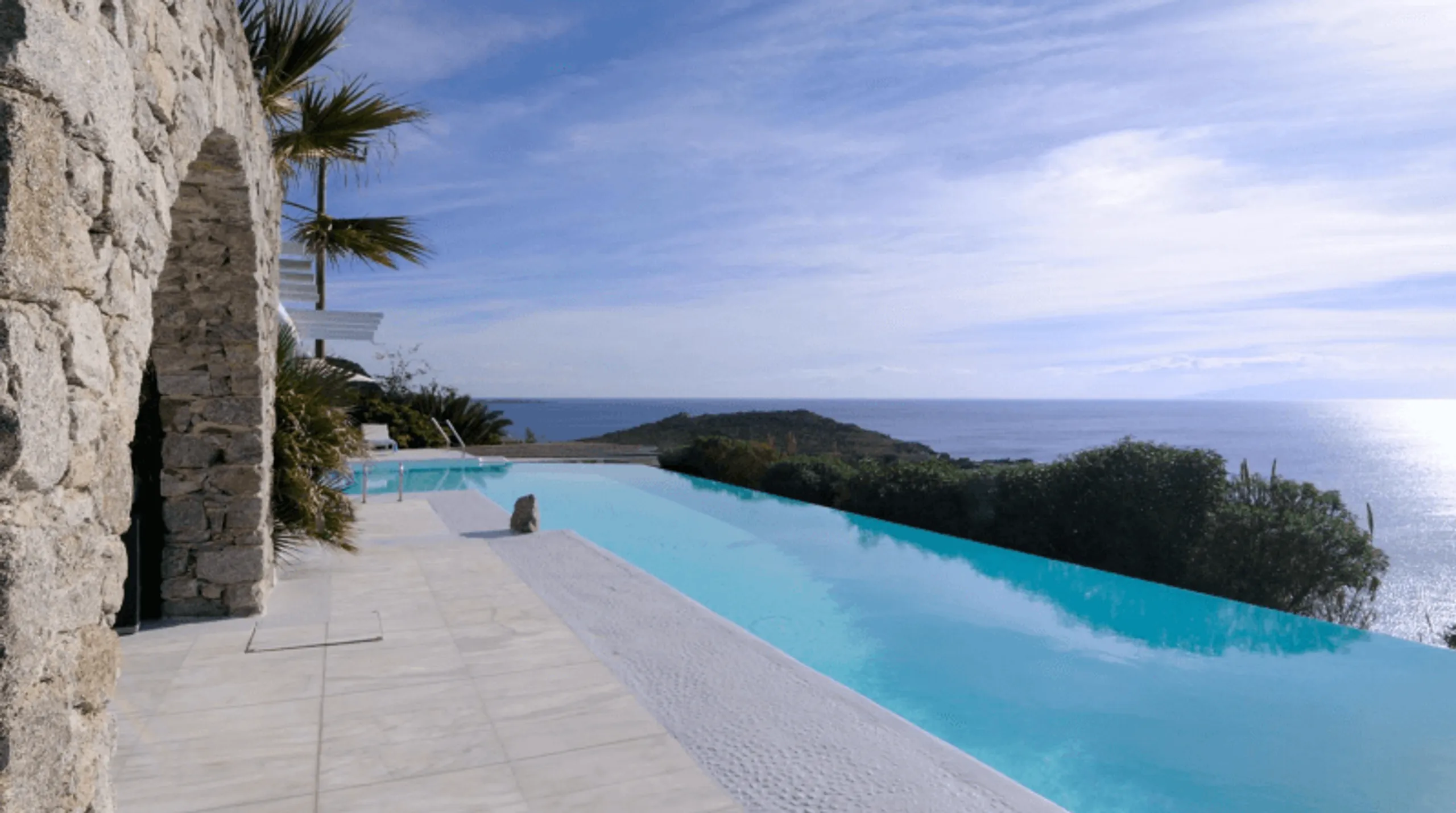 Luxuriate in this Exquisite Villa, Embracing Aleomandra's Idyllic Locale and Breathtaking Views — photograph 9