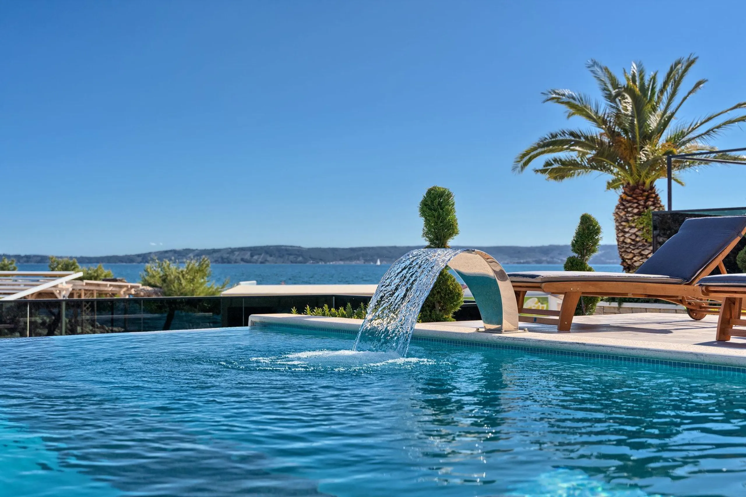 Beautiful 5-star 6-BR Villa with Heated Infinity Pool — photograph 7