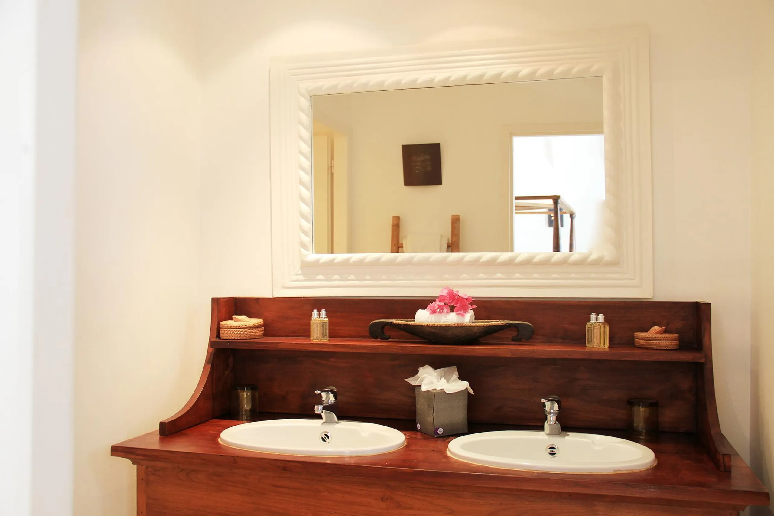 Glorious Oceanview Villa with Private Pool and Walks to Beach — photograph 10