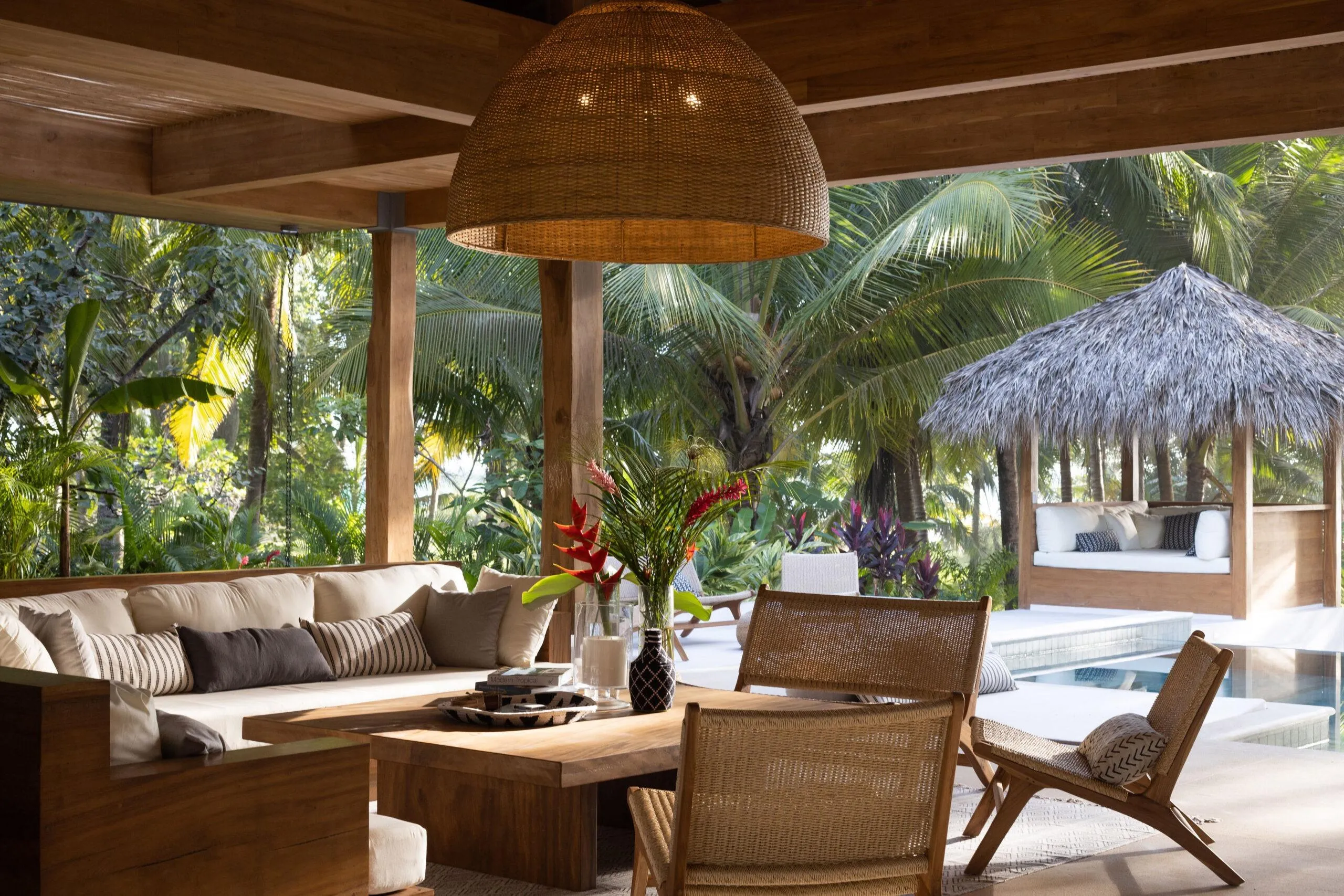 Stunning Beachfront Villa with Private Pool and Ocean Views — photograph 10