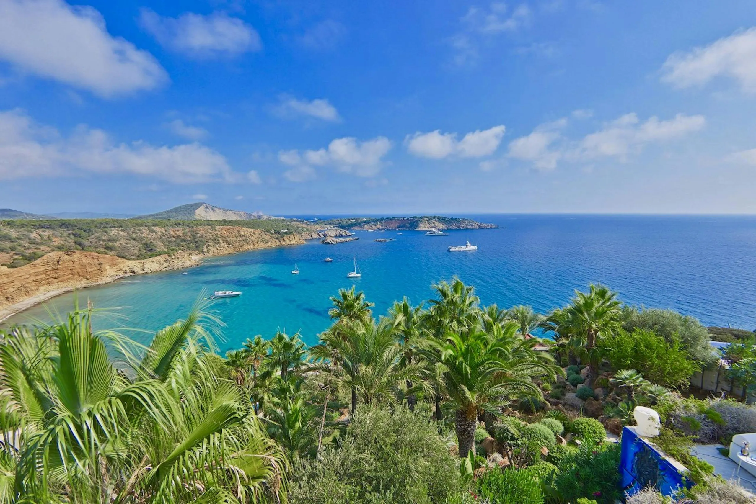 Spectacular Seaview Villa in Ibiza with Infinity Pool and Luxurious Patio Lounge — photograph 5