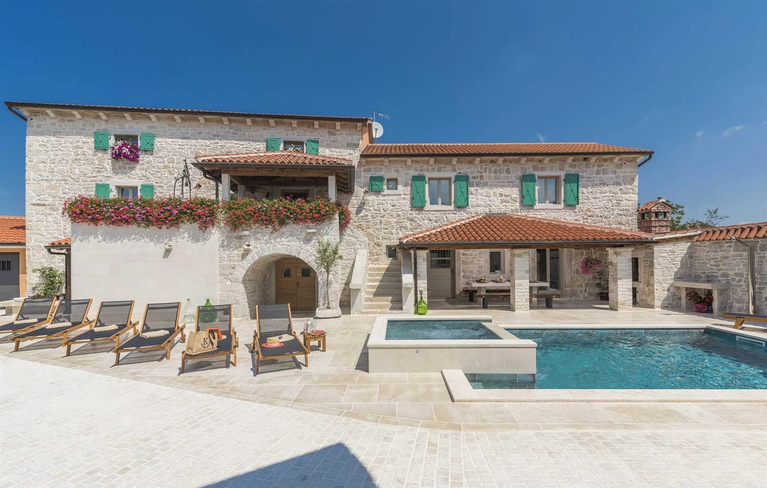 Tranquil Haven Villa with Pool and Jacuzzi near Porec, Istria — photograph 8