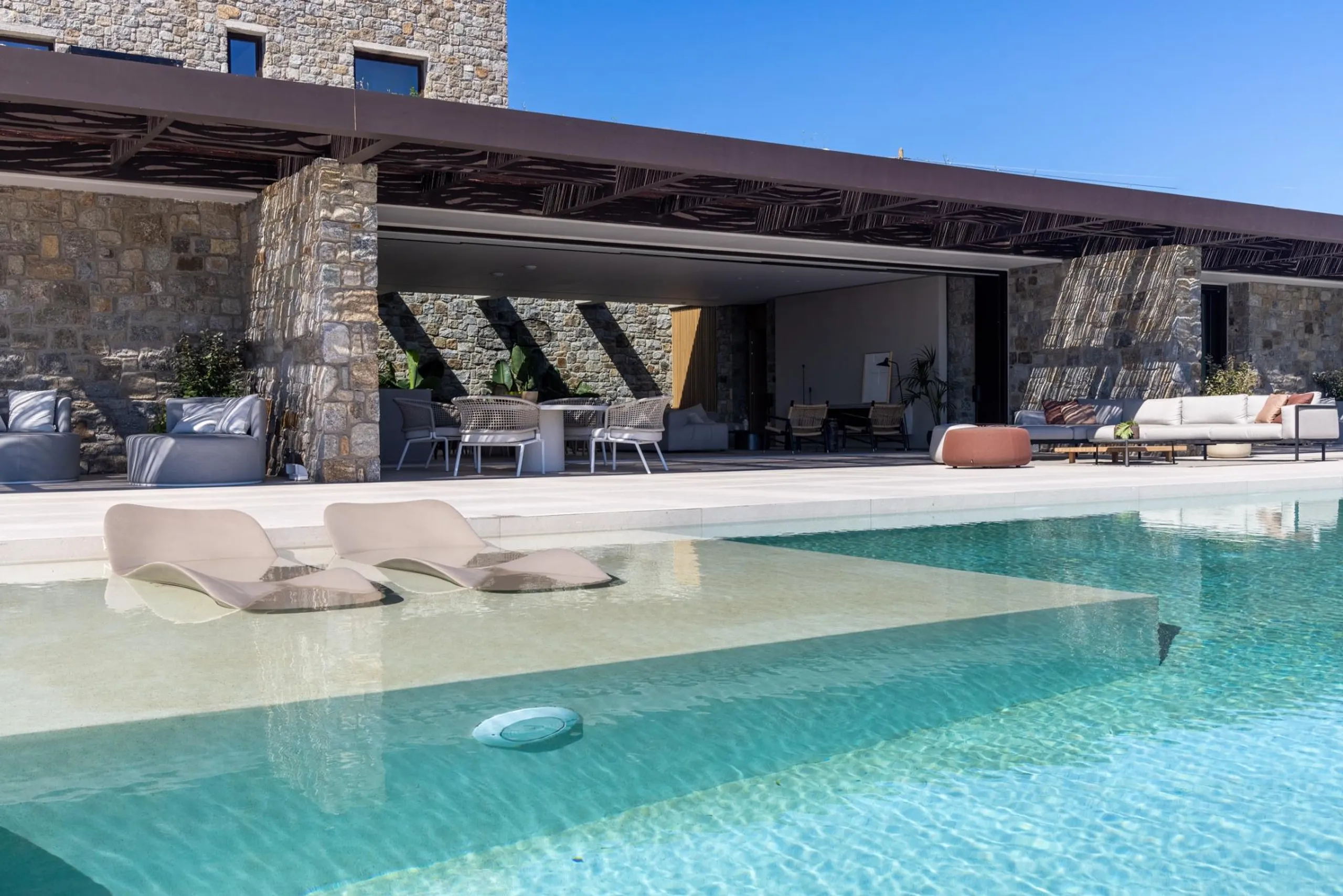 Lavish Luxury Villa in Mykonos with Private Pool and Firepit — photograph 2