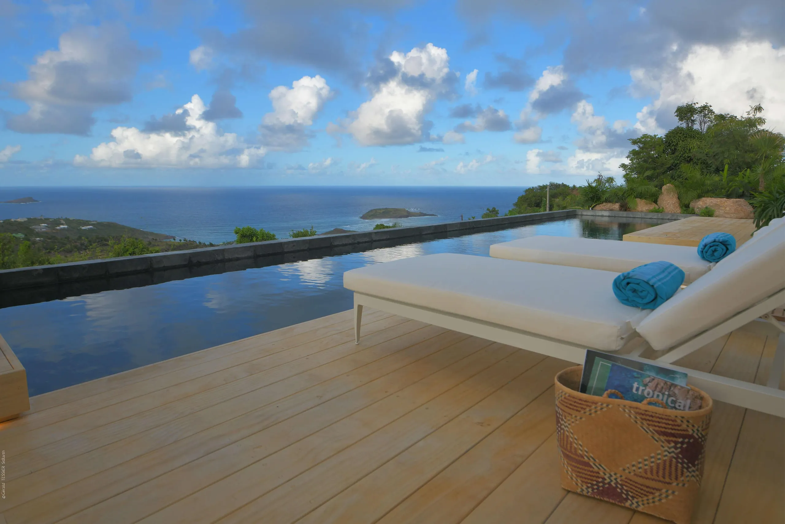 Calming Modern Styled Villa with Heated Pool, Jacuzzi and Stunning View of the Caribbean Sea — photograph 4