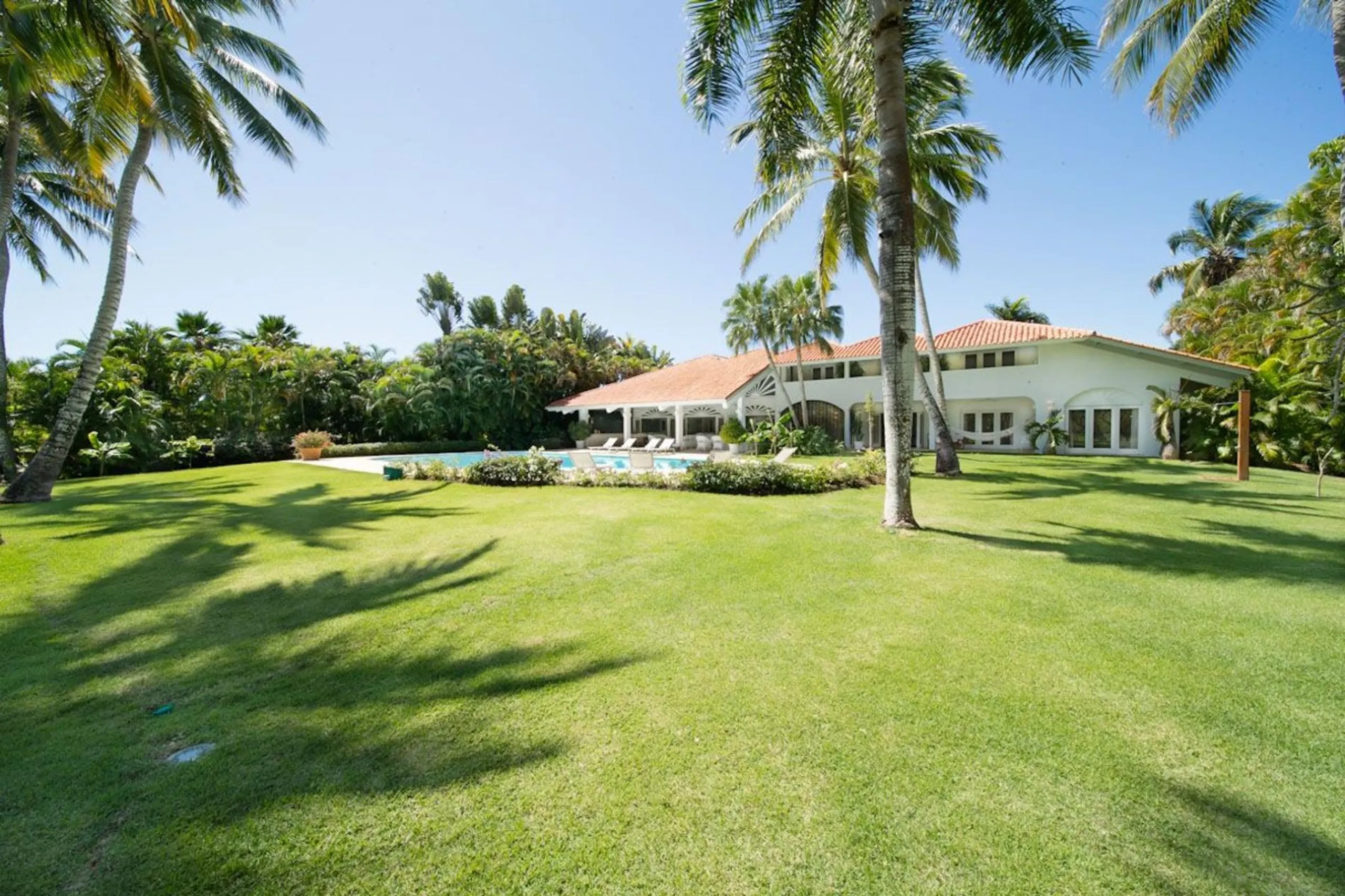Elegant Caribbean-Style Villa near Minitas Beach with Private Pool and Golf Views — photograph 5