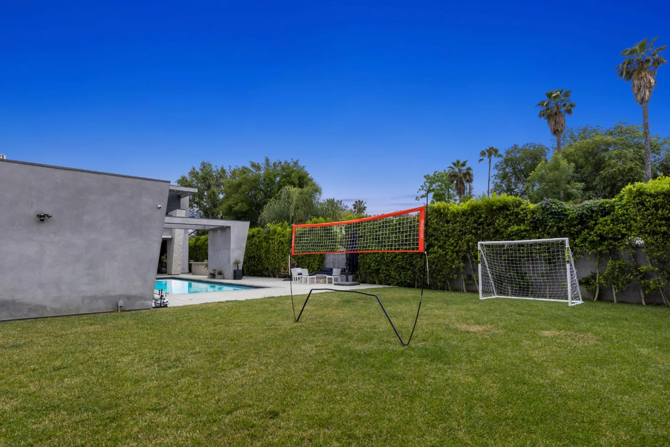 Modern Contemporary Villa with Private Pool and Luxury Lounge — photograph 8