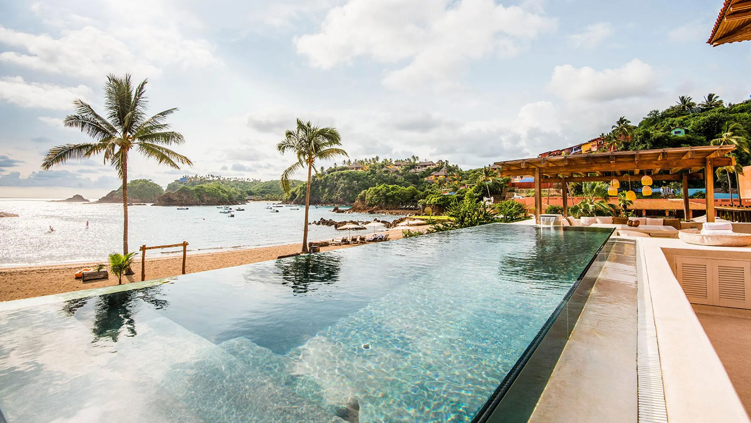 Beachfront Villa with Private Pool Modern Comfort & Access to Natural Wonders, Costa Careyes