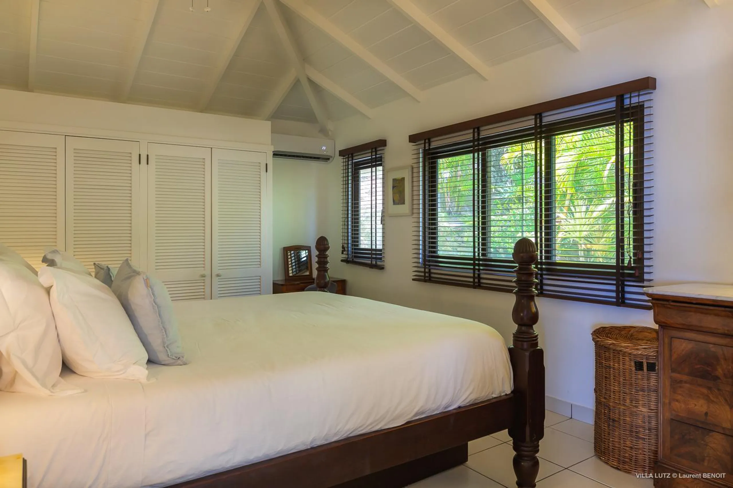 Luxurious Lorient Estate with Private Pool and Ocean Views — photograph 7