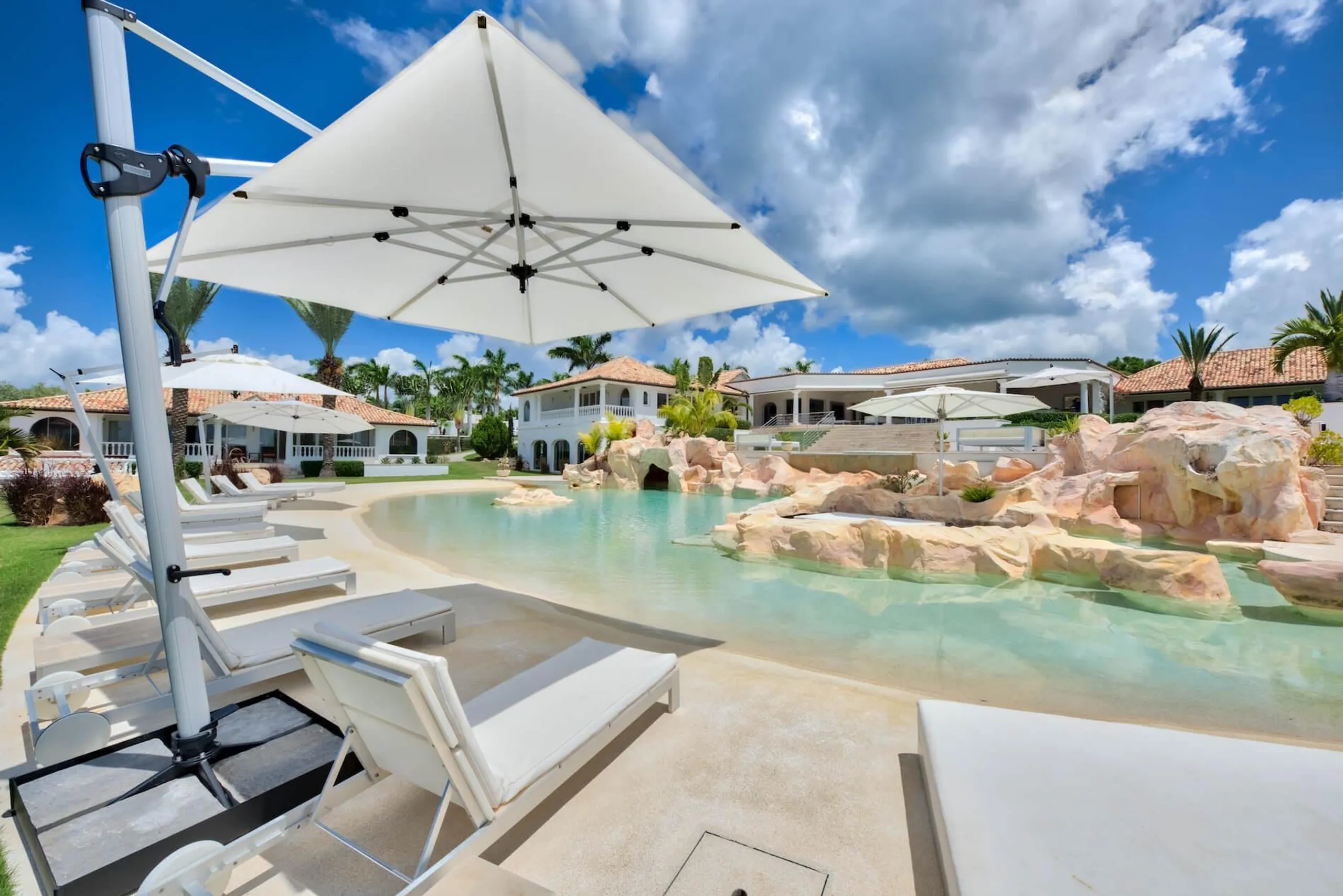 Grand Luxury Villa with 2 Large Swimming Pools and Ocean Views, Terres Basses