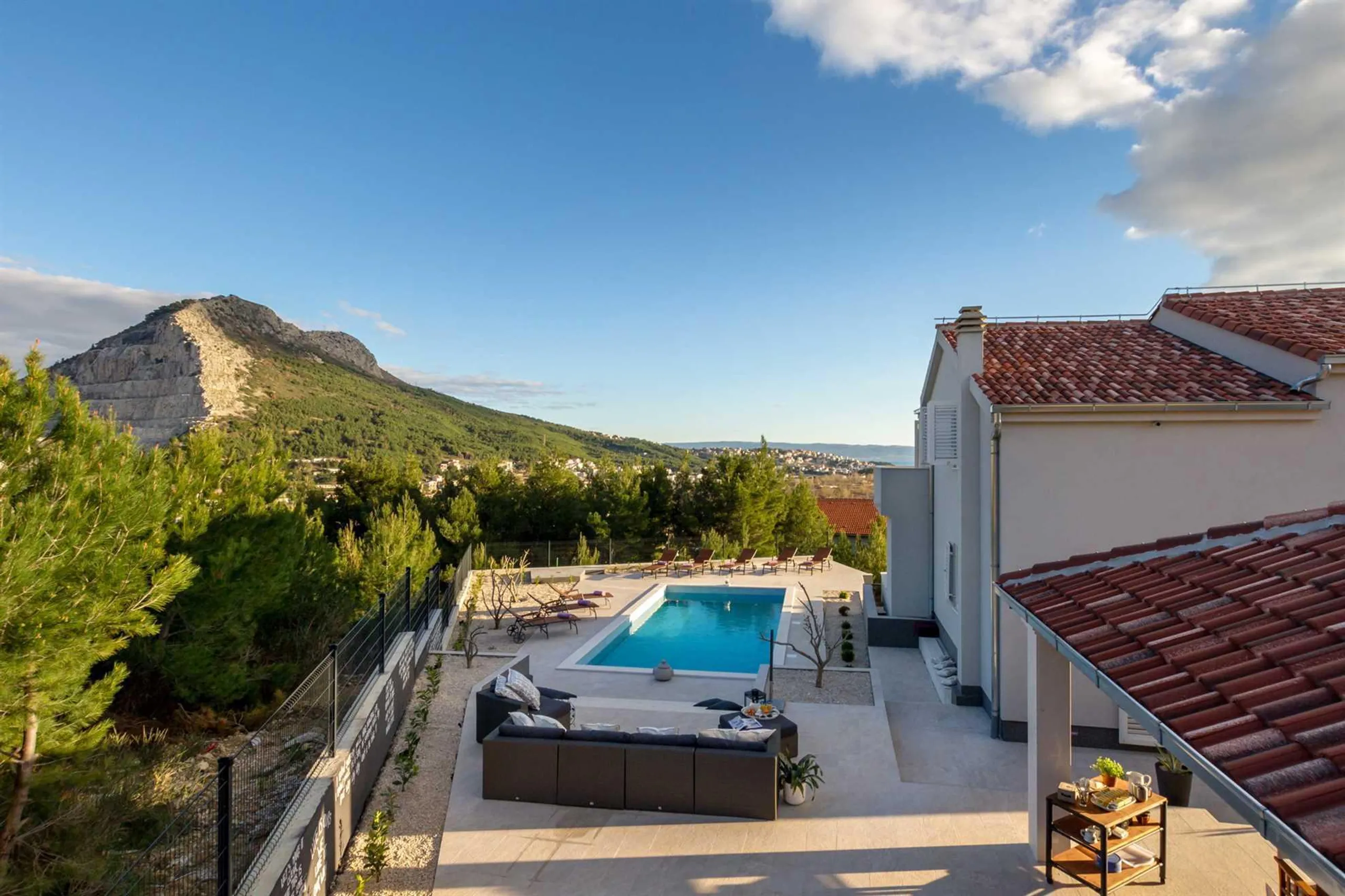 Elegant Villa with Private Pool Panoramic Views in Zrnovnica — photograph 7