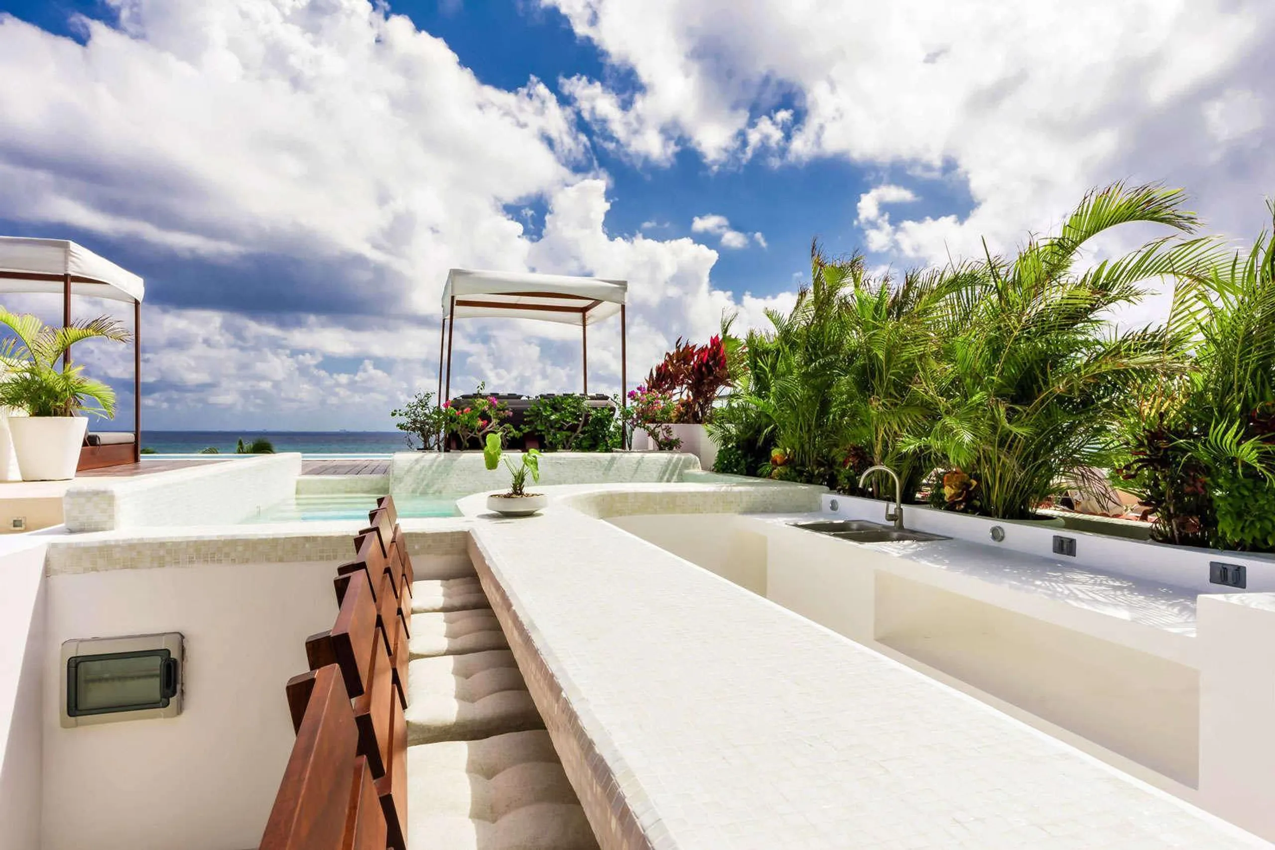 Beautiful Playa del Carmen Luxury Villa with Dual Pools and Ocean Views — photograph 12
