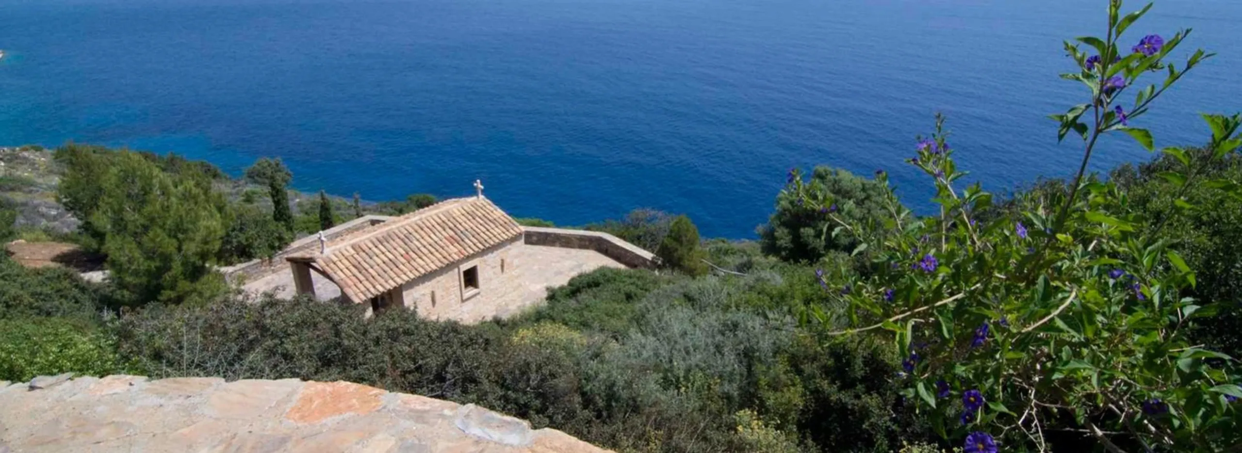 Majestic Villa with Private Heated Pool and Amazing Views of Endless Blue Touching the Horizon — photograph 9