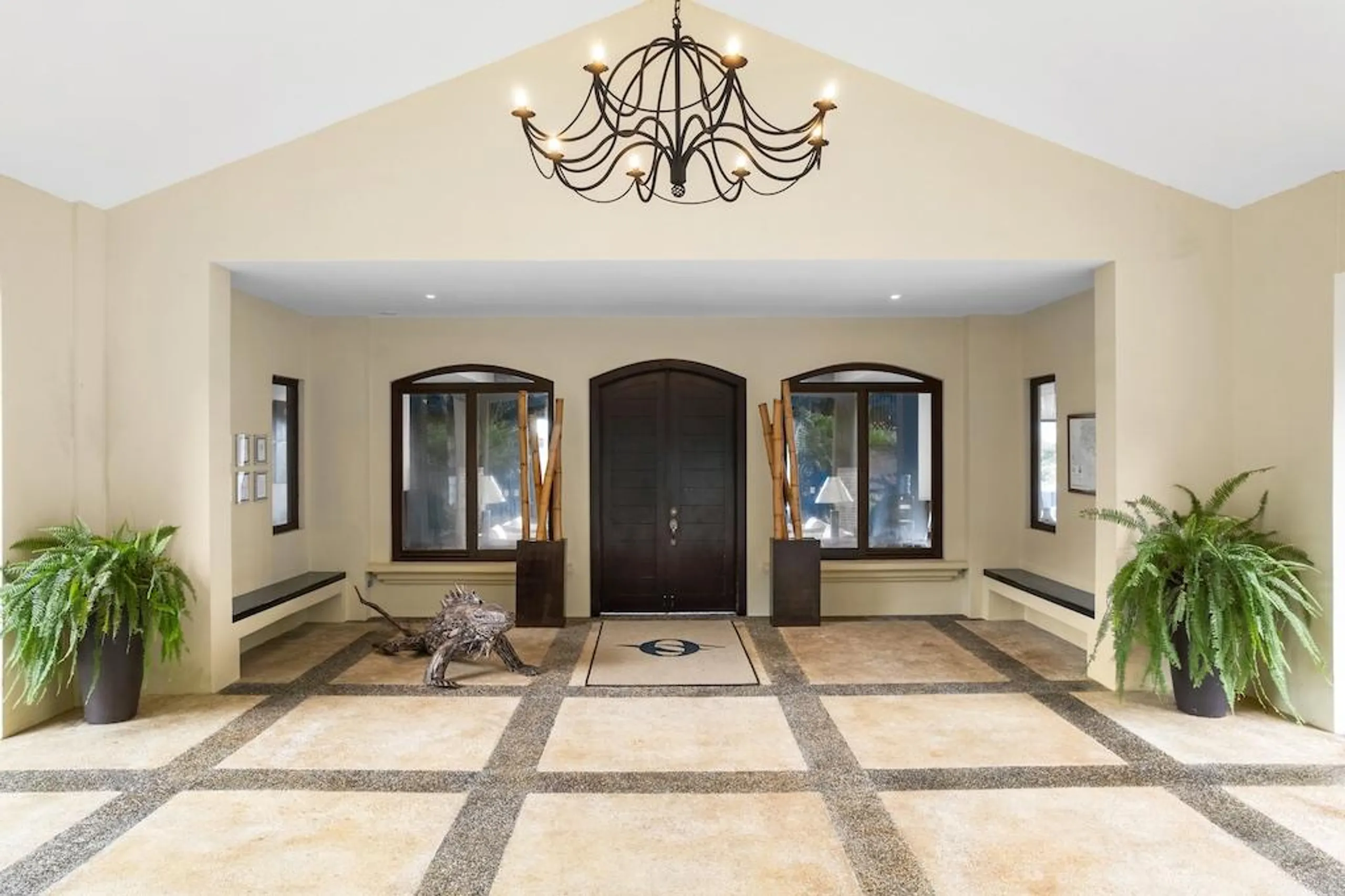 Premier Luxury Villa with Private Pool, Spa and Lush Surroundings — photograph 7