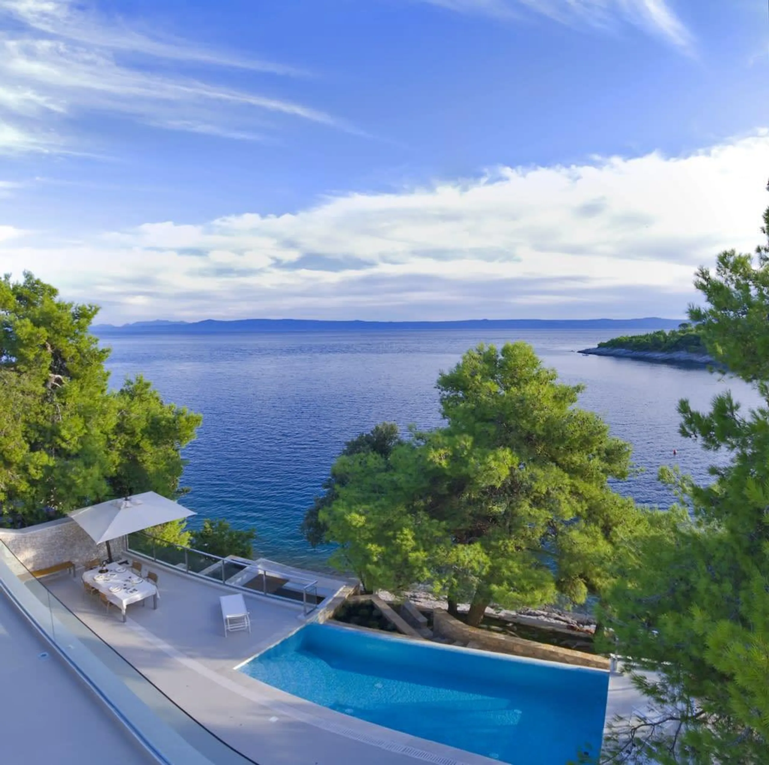 Relaxing Seafront Hideaway with Pool, Jacuzzi and Spacious Terraces — photograph 4