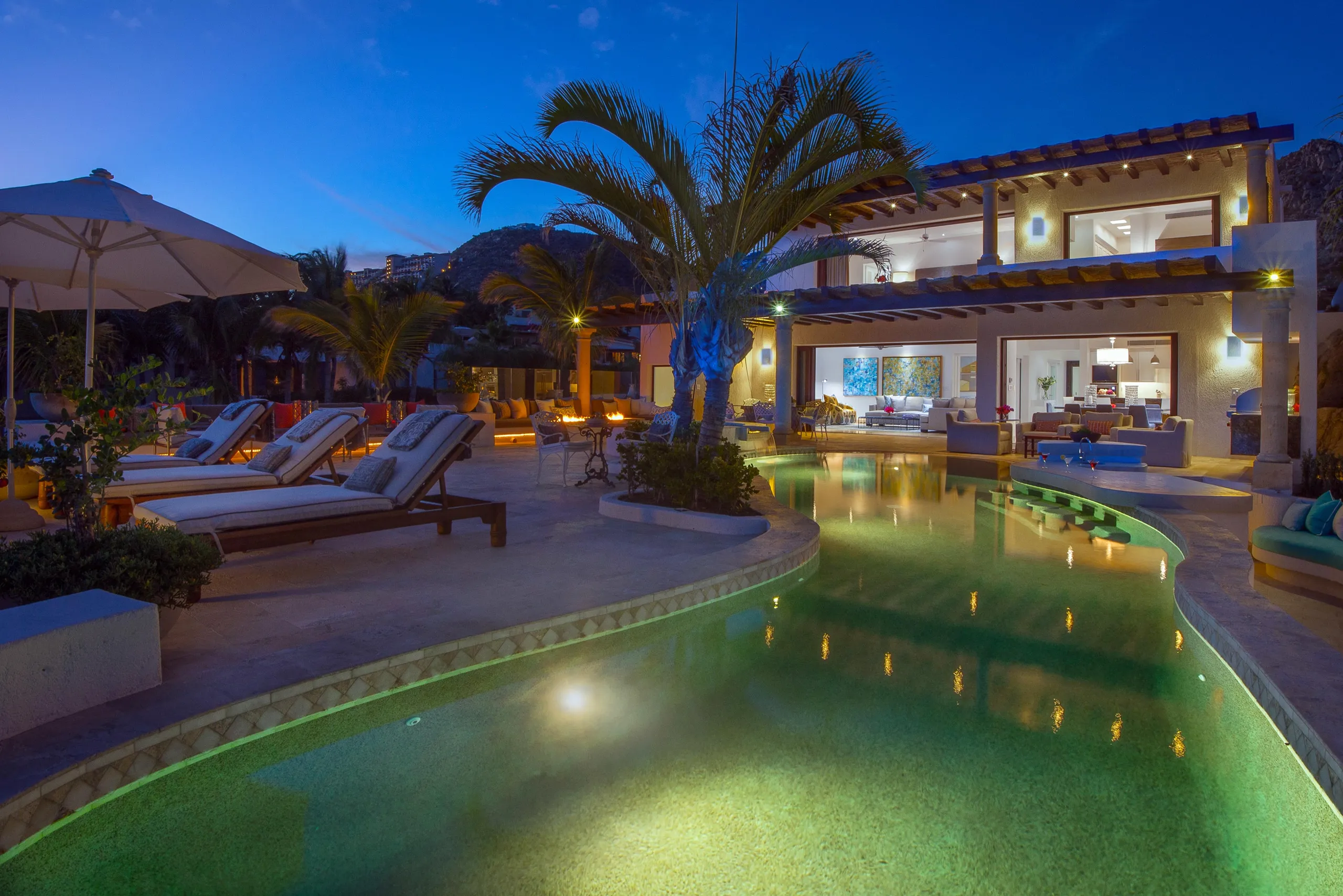 Incredible Pedregal Beachfront Estate with Infinity Pool and Ocean Views — photograph 11