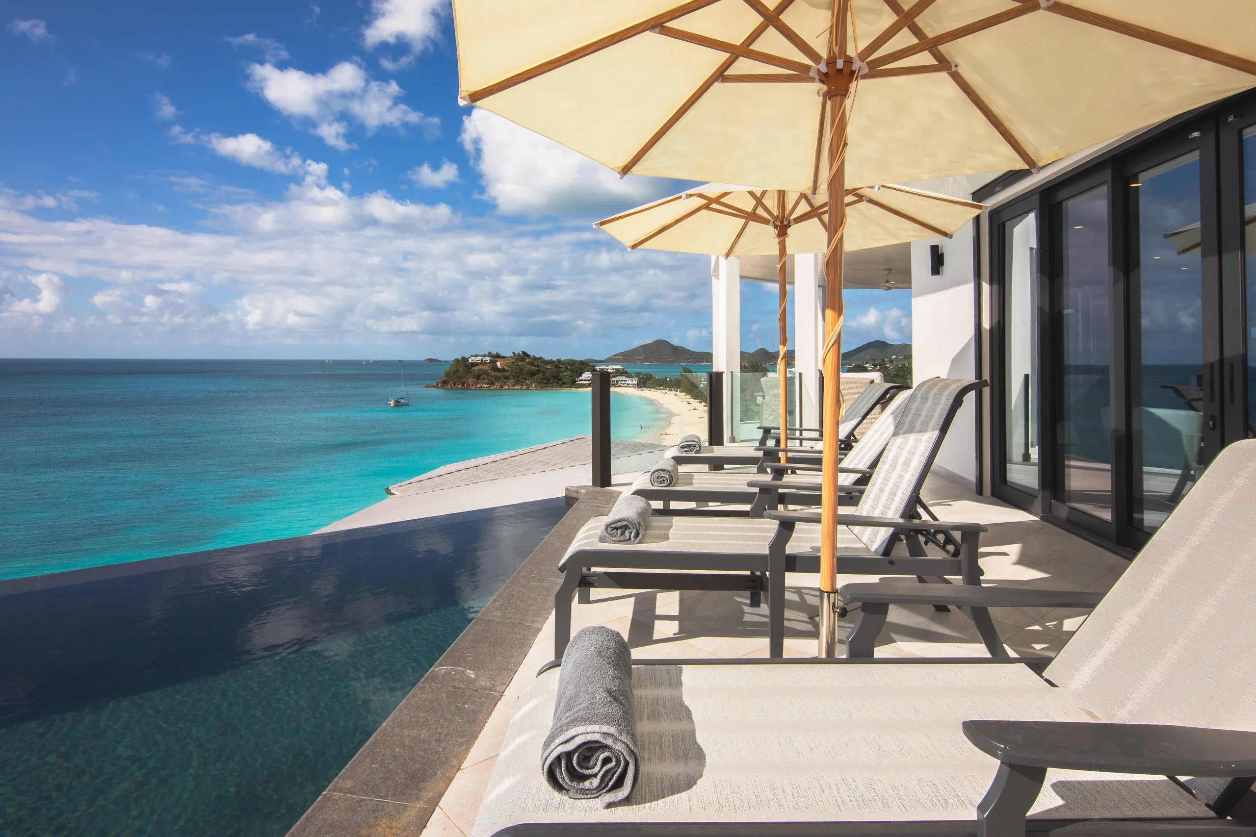 Tranquil Oceanfront Four Bedroom Villa with Infinity Pool and Expansive Wrap-Around Deck — photograph 2