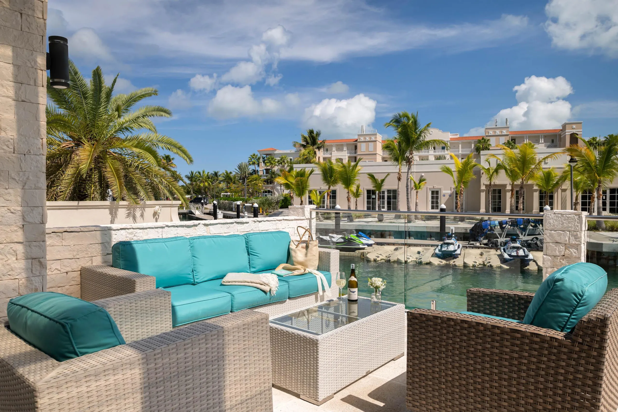 A Brand-New Canal-Side Cul de Sac Villa with Stunning Island Views — photograph 5