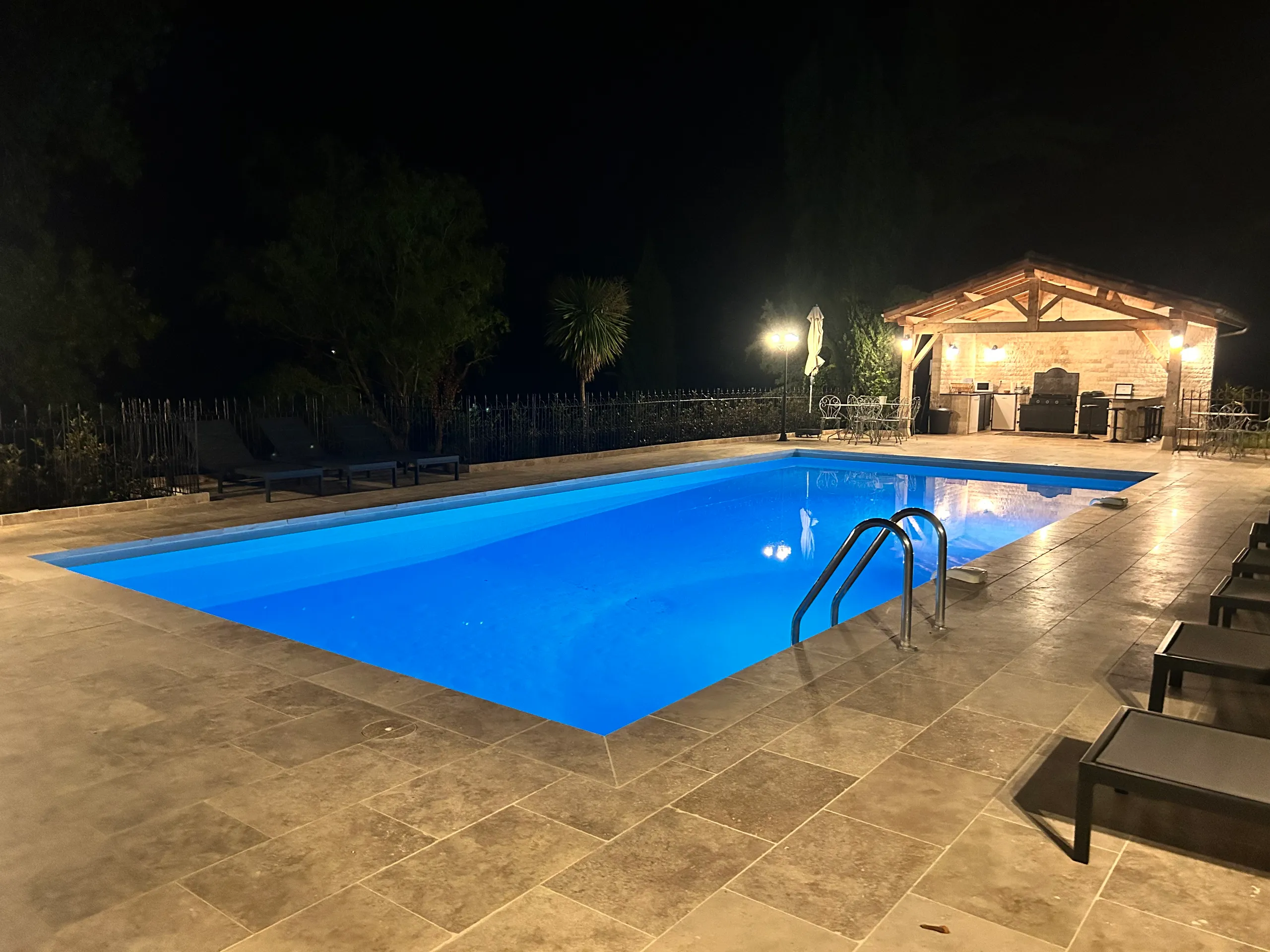 Gascony Hidden Luxury Retreat with 12-BR and Outdoor Pool — photograph 4