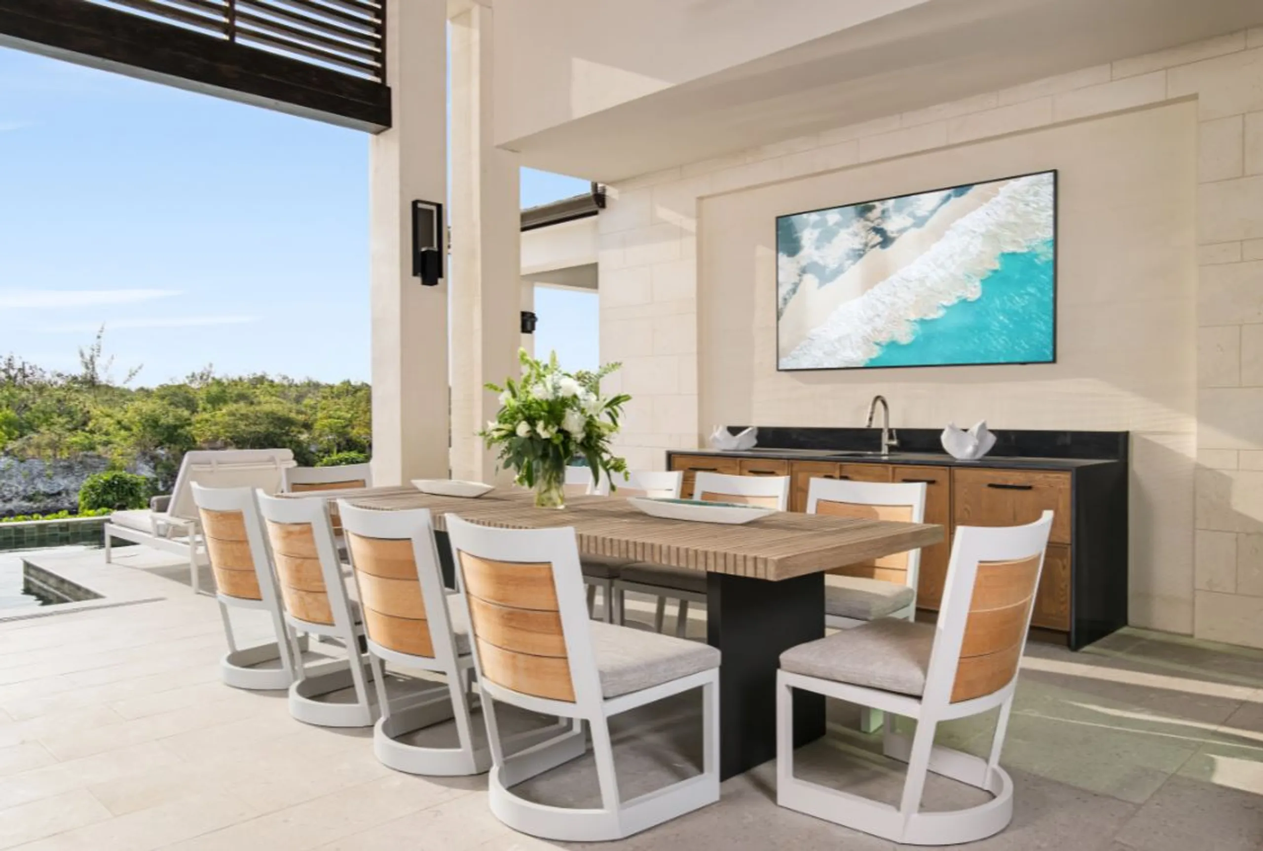 Elegant 7-Bedroom Villa with Infinity Pool, and Stunning Canal Views — photograph 7