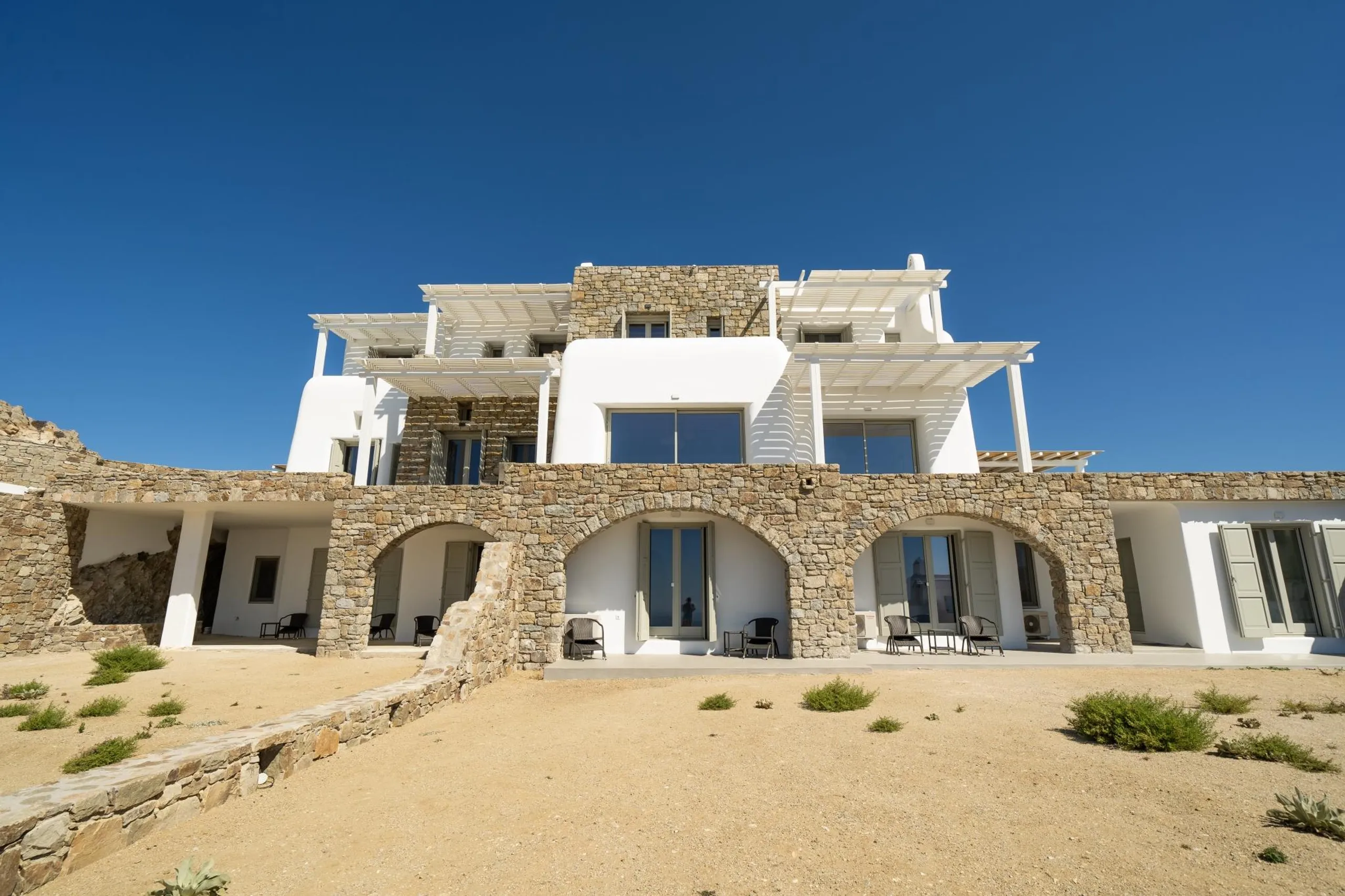 Exquisite Mykonos Estate with Infinity Pool and Ocean Views — photograph 5