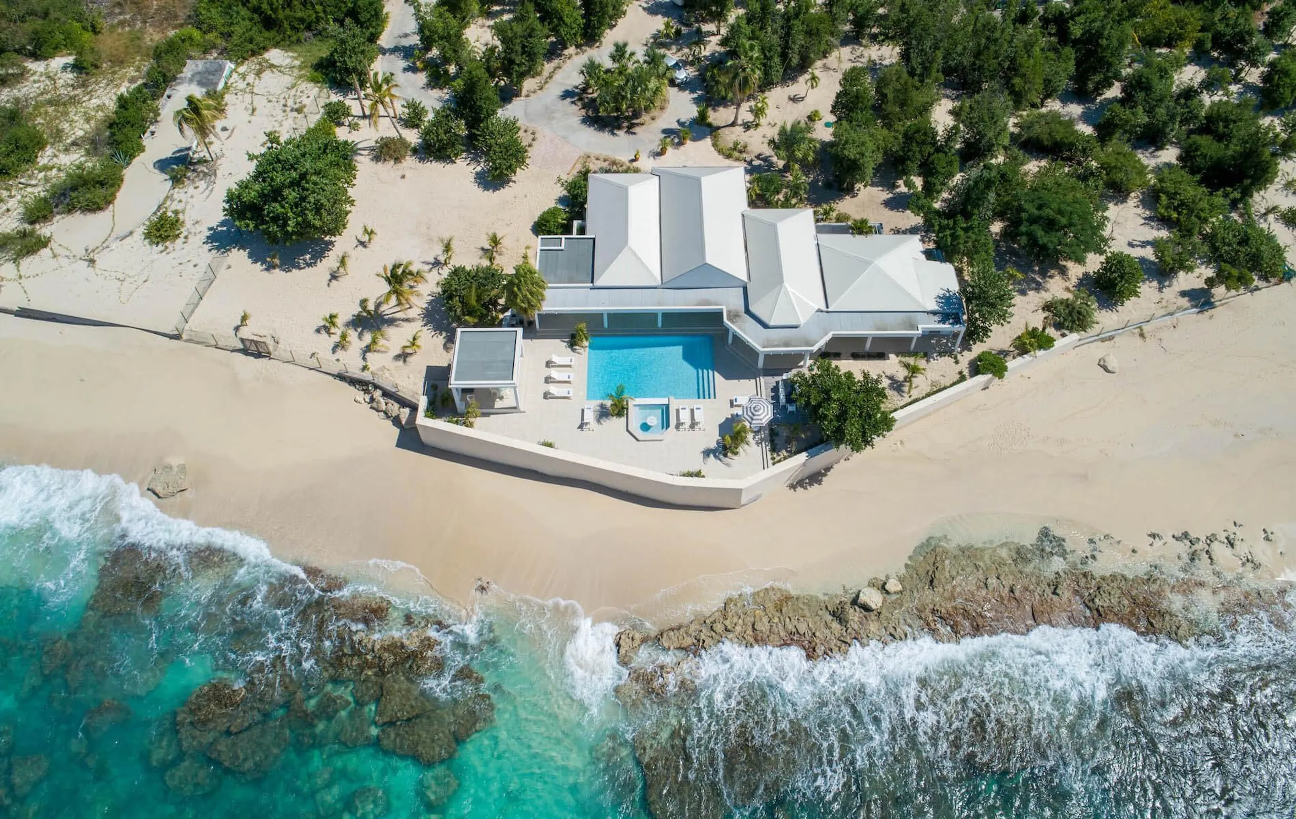 Contemporary Plum Bay Beach Front Villa with Private Pool VILLAWAY® — photograph 4