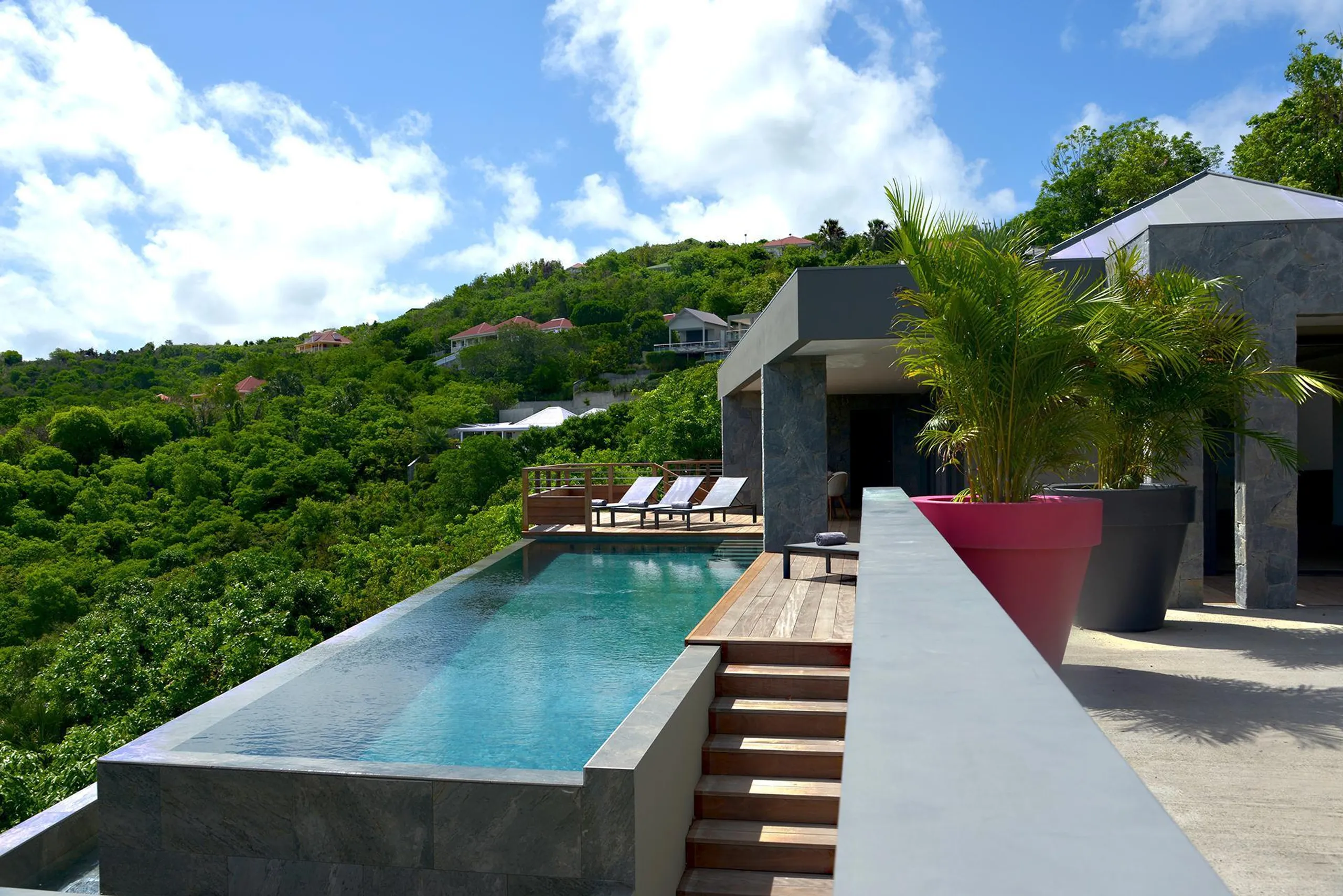 Serene Tropical Estate with Infinity Pool and Sweeping Ocean Views, Flamands