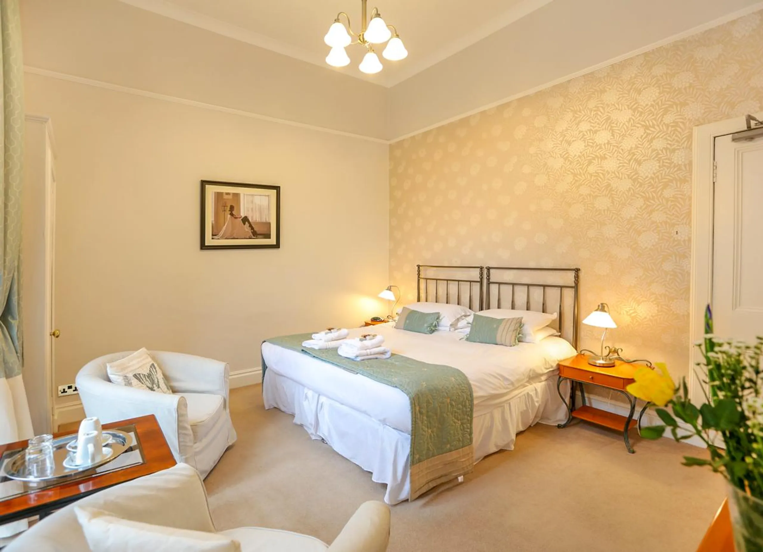Prestigious 6BR Villa in Edinburgh with High Ceilings — photograph 11
