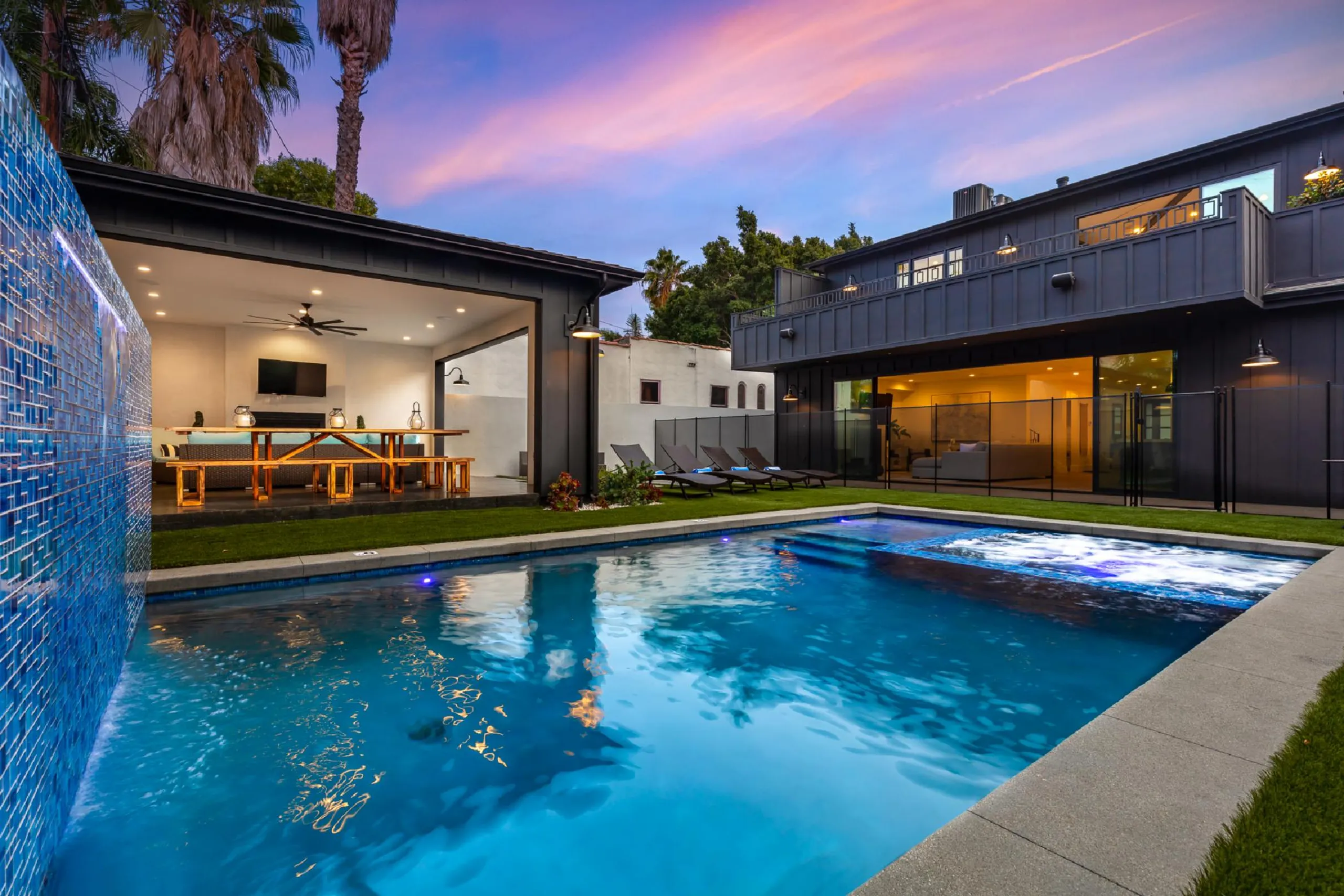 Luxury Modern Farmhouse Estate with Private Waterfall Pool — photograph 6