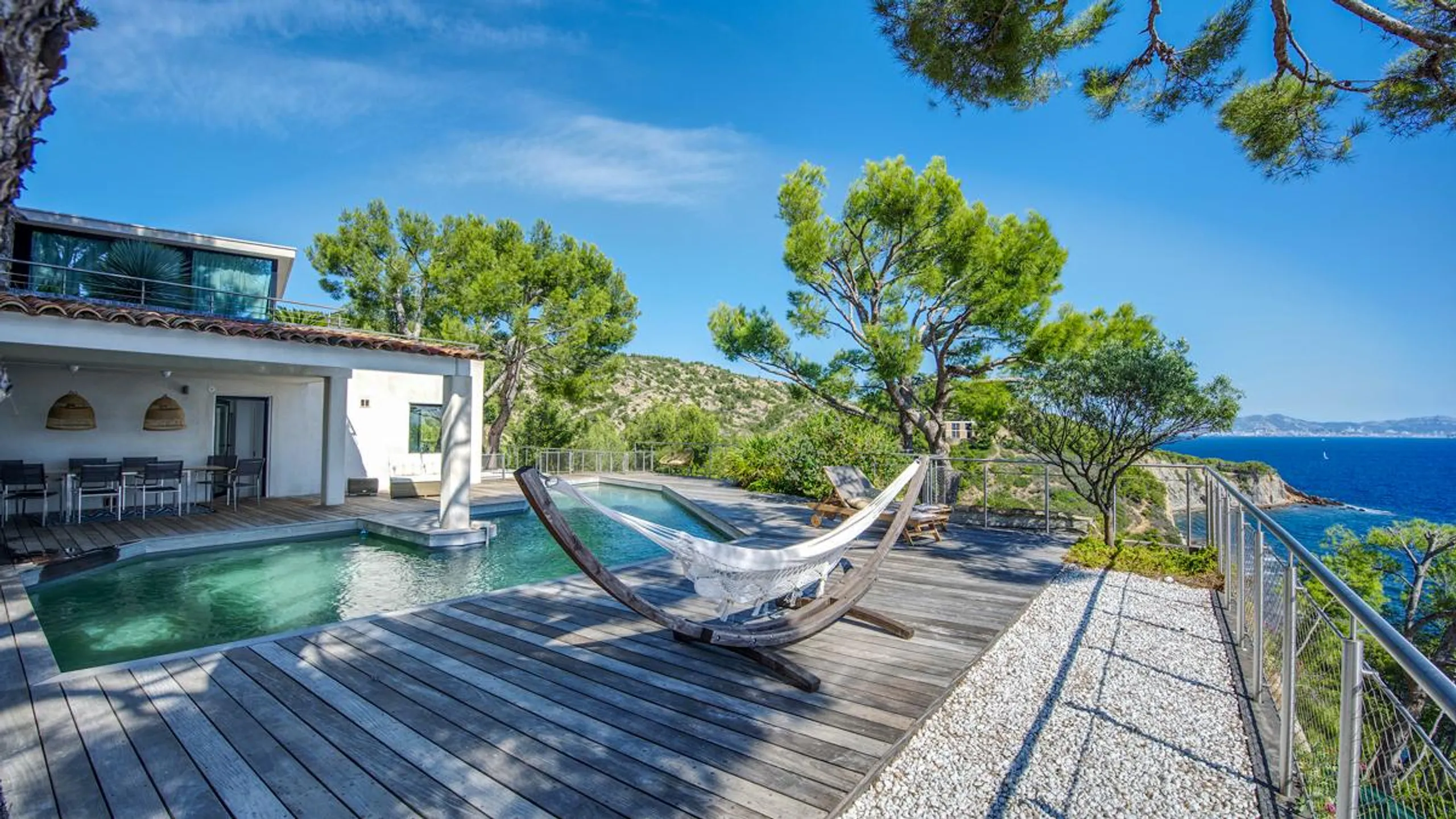 Ornate Contemporary Villa with Private Pool and Sea Views — photograph 4